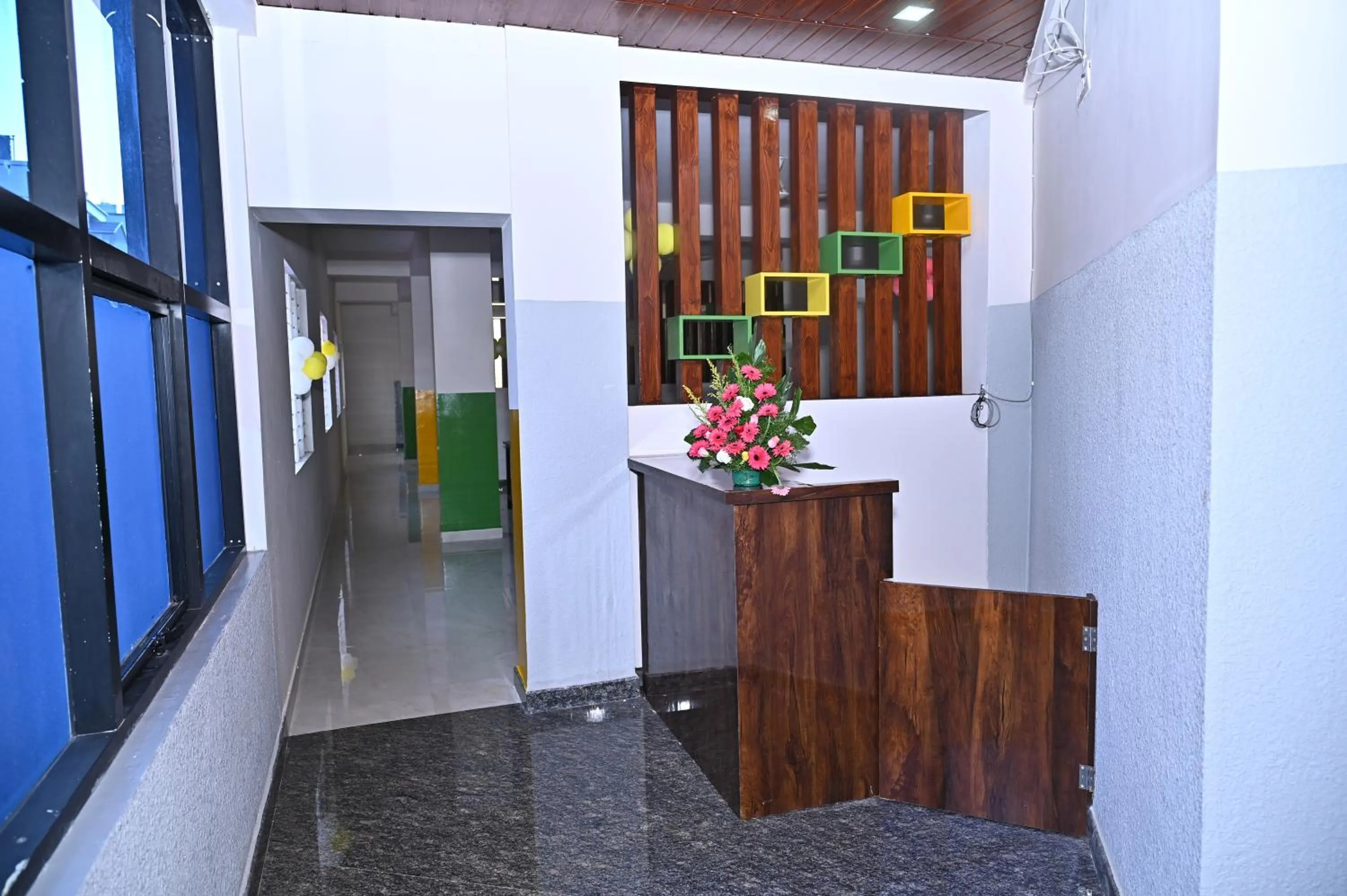 Restaurant/places to eat in HOTEL SLN COMFORTS