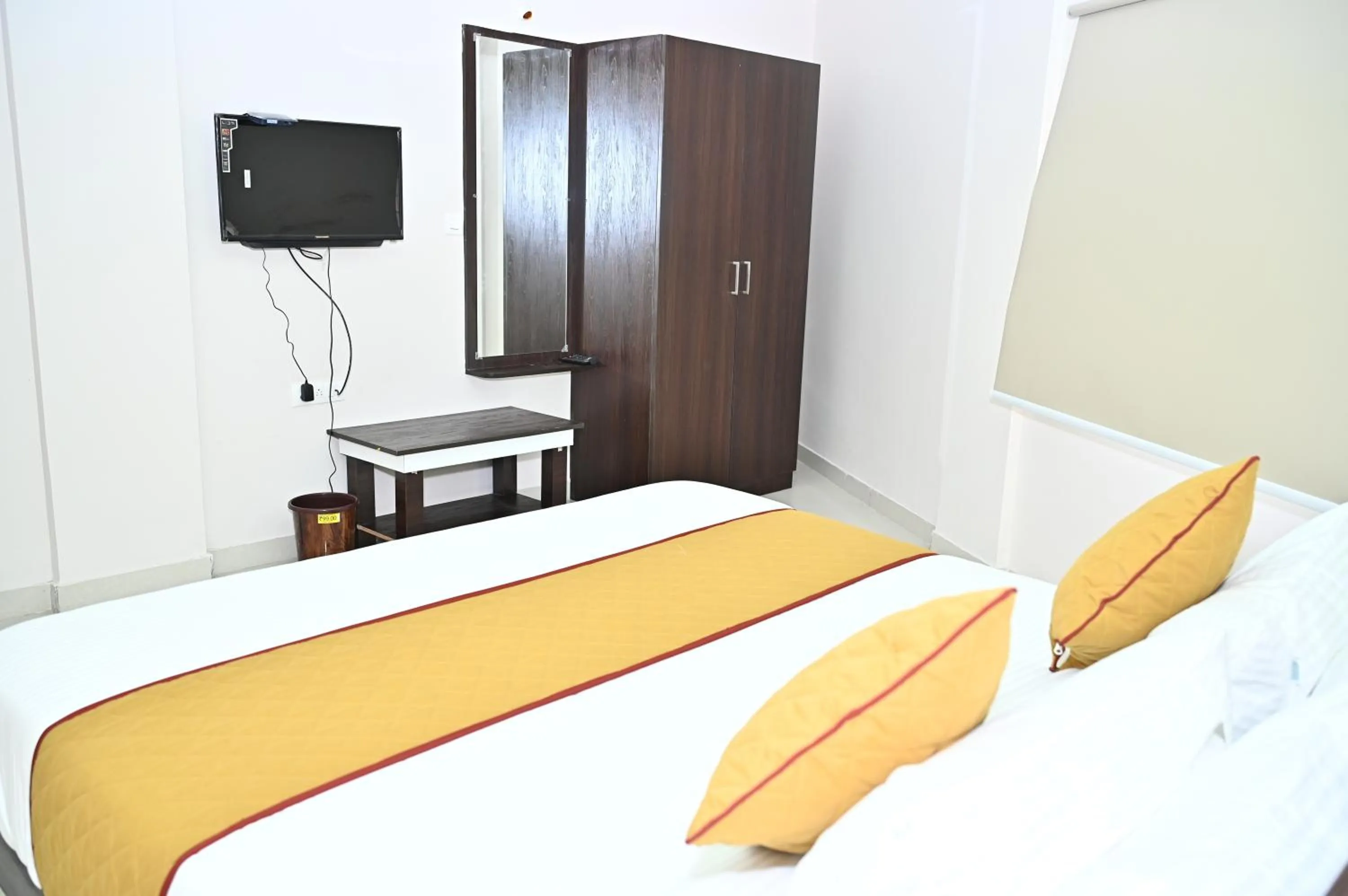 Bedroom, Bed in HOTEL SLN COMFORTS