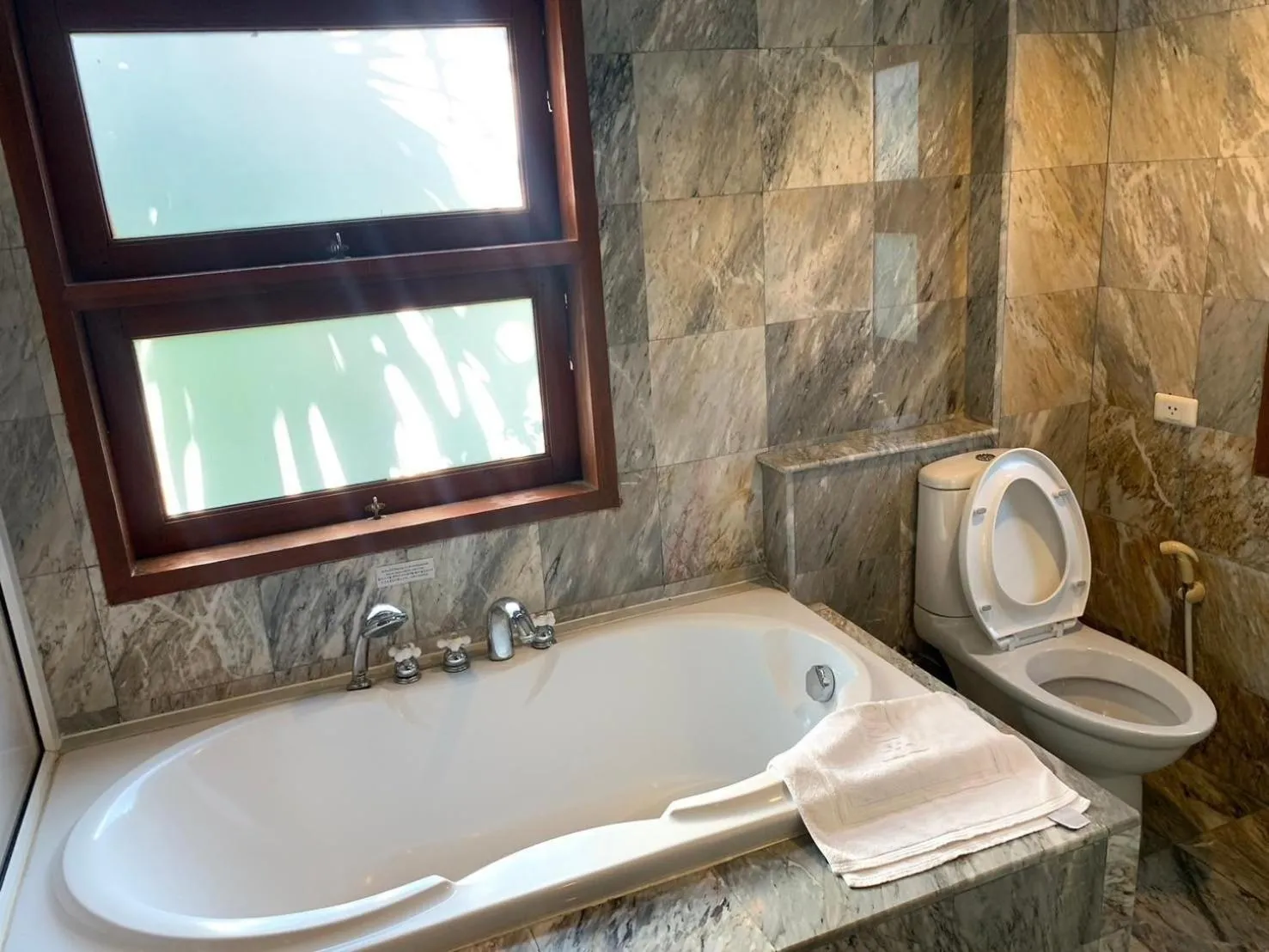 Toilet in Saensukkho Hotel & Resort