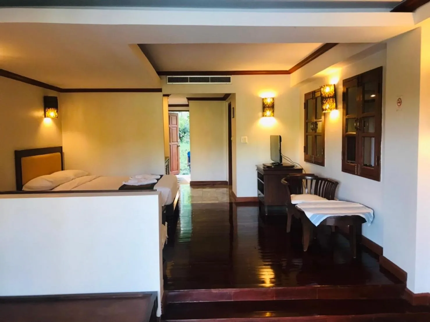 Guests, Bed in Saensukkho Hotel & Resort