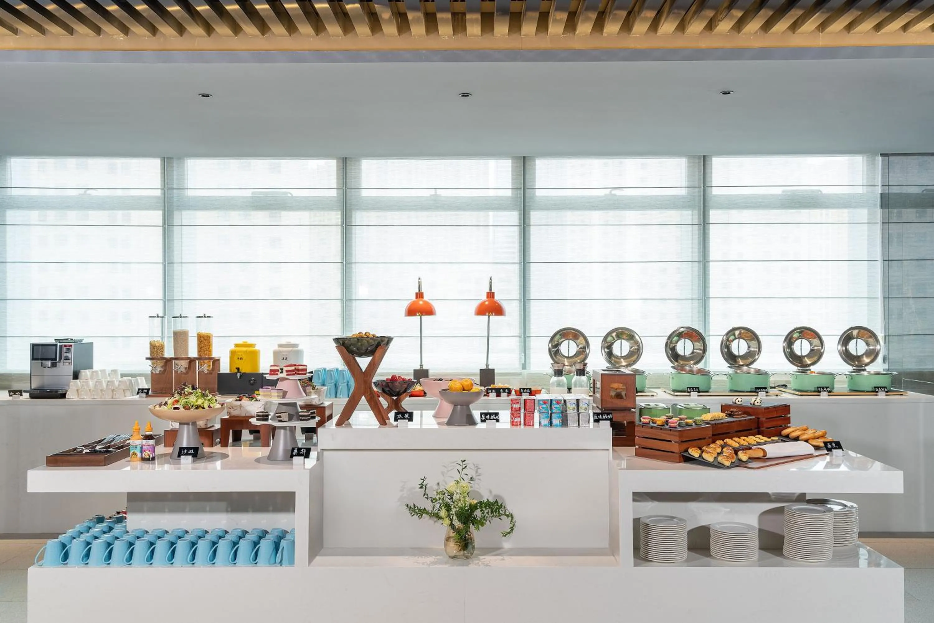 Restaurant/places to eat in Holiday Inn Express Lanzhou Downtown by IHG