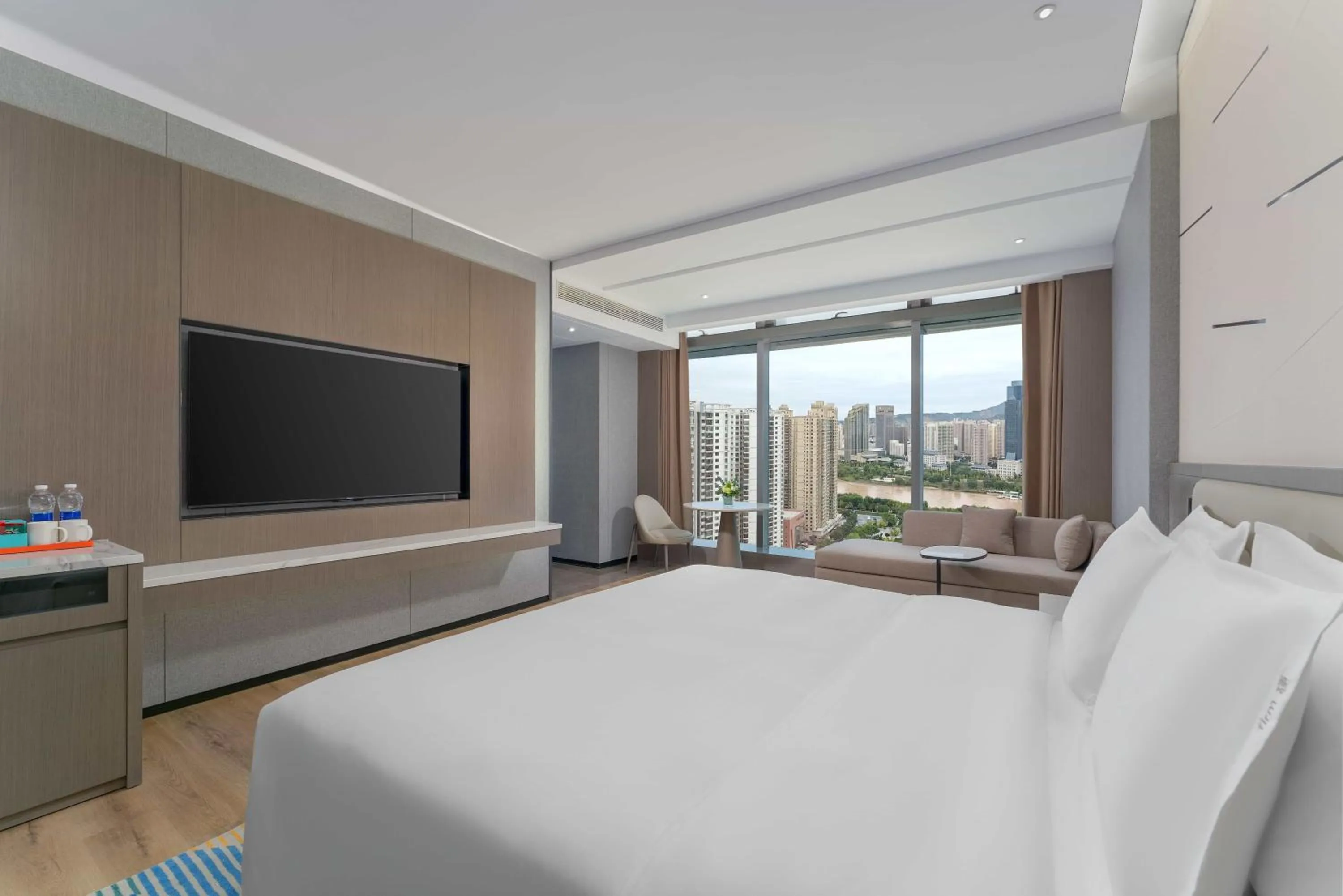 Photo of the whole room, Bed in Holiday Inn Express Lanzhou Downtown by IHG