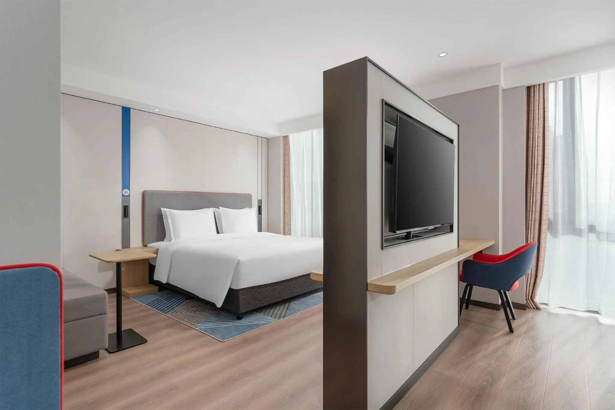Photo of the whole room, Bed in Holiday Inn Express Xi'an Daxing by IHG