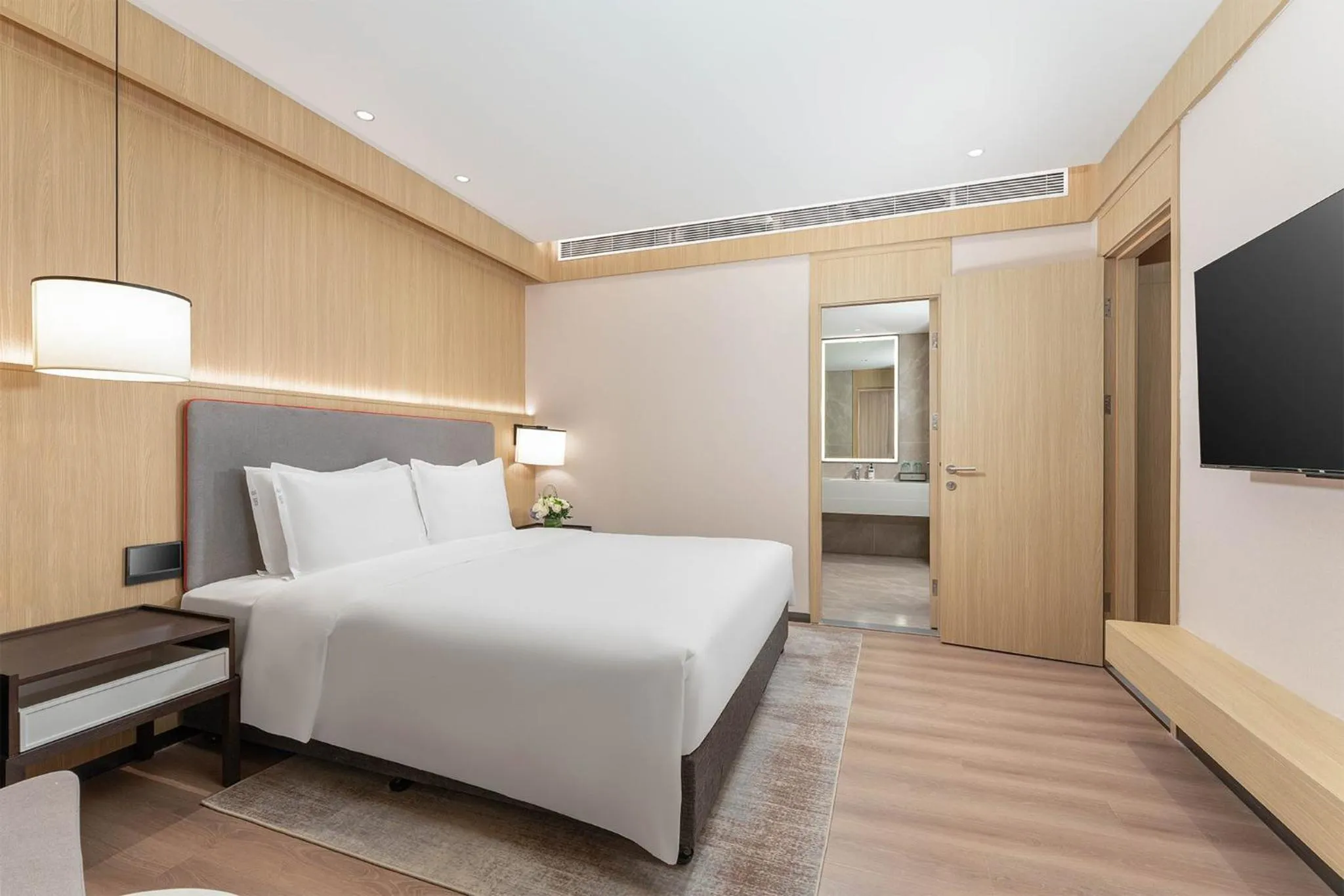 Photo of the whole room, Bed in Holiday Inn Express Xi'an Daxing by IHG