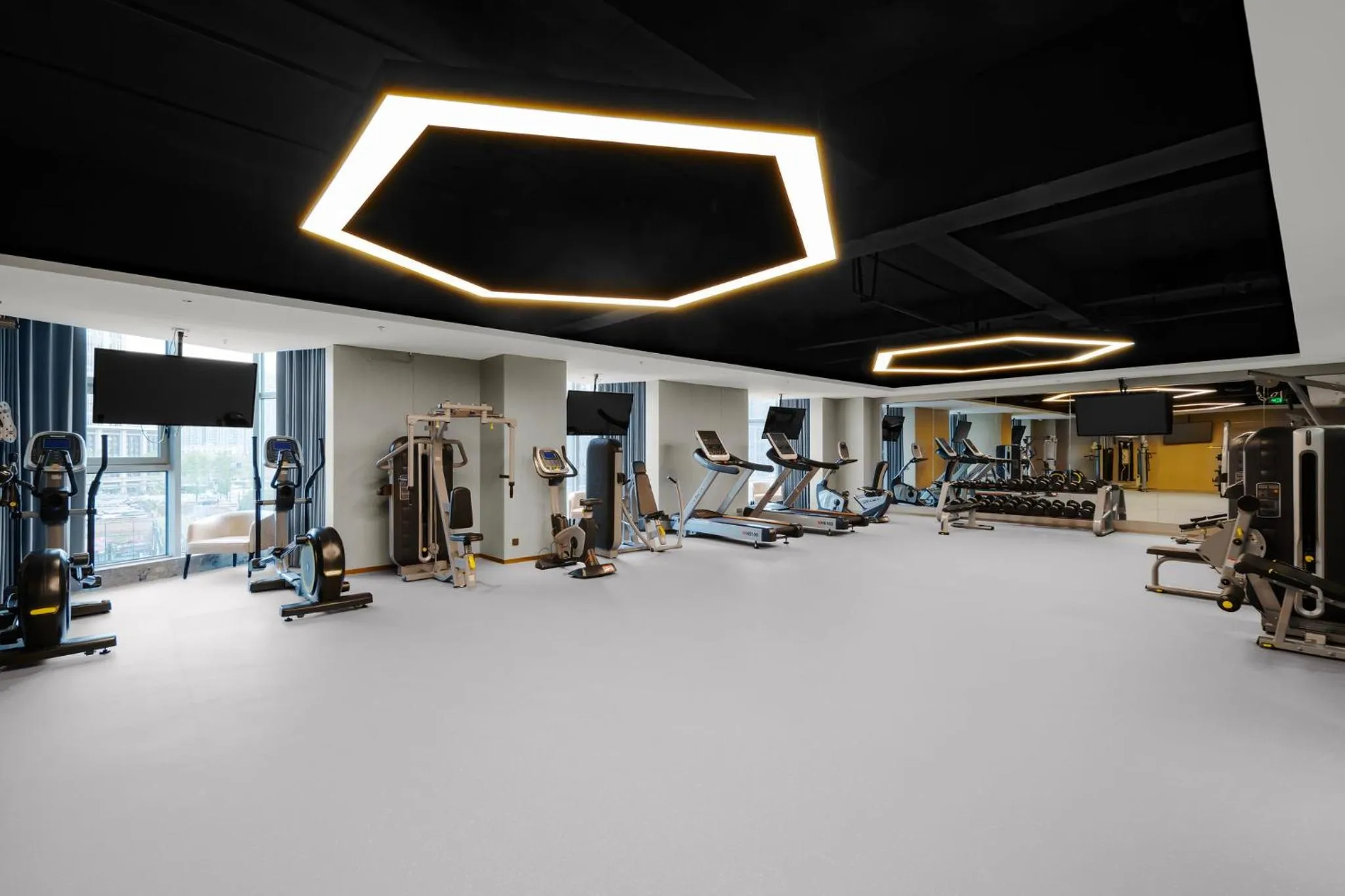 Fitness centre/facilities in voco Xi'an Qindu Legend by IHG