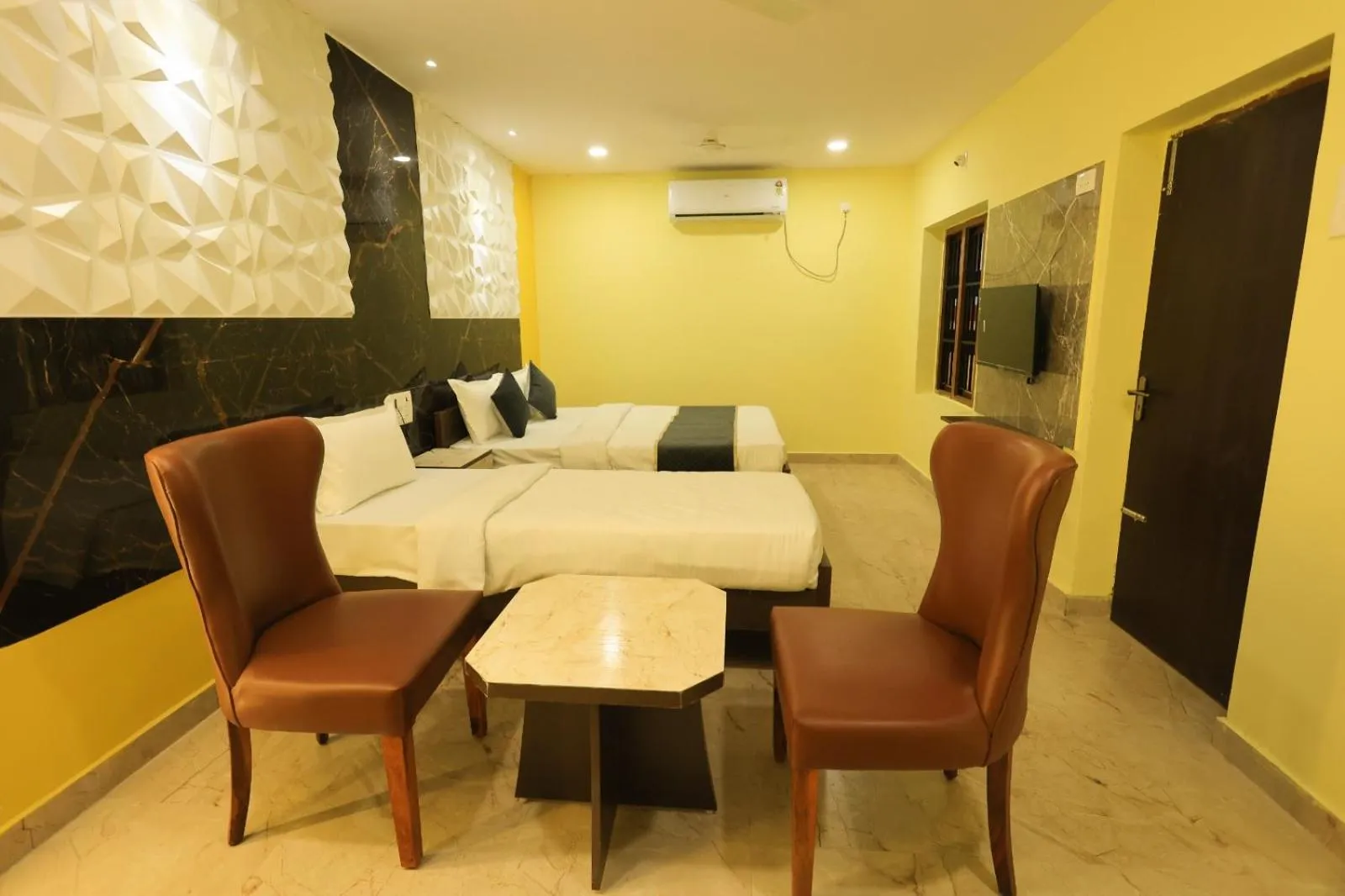 Photo of the whole room in Kailasaa Residency