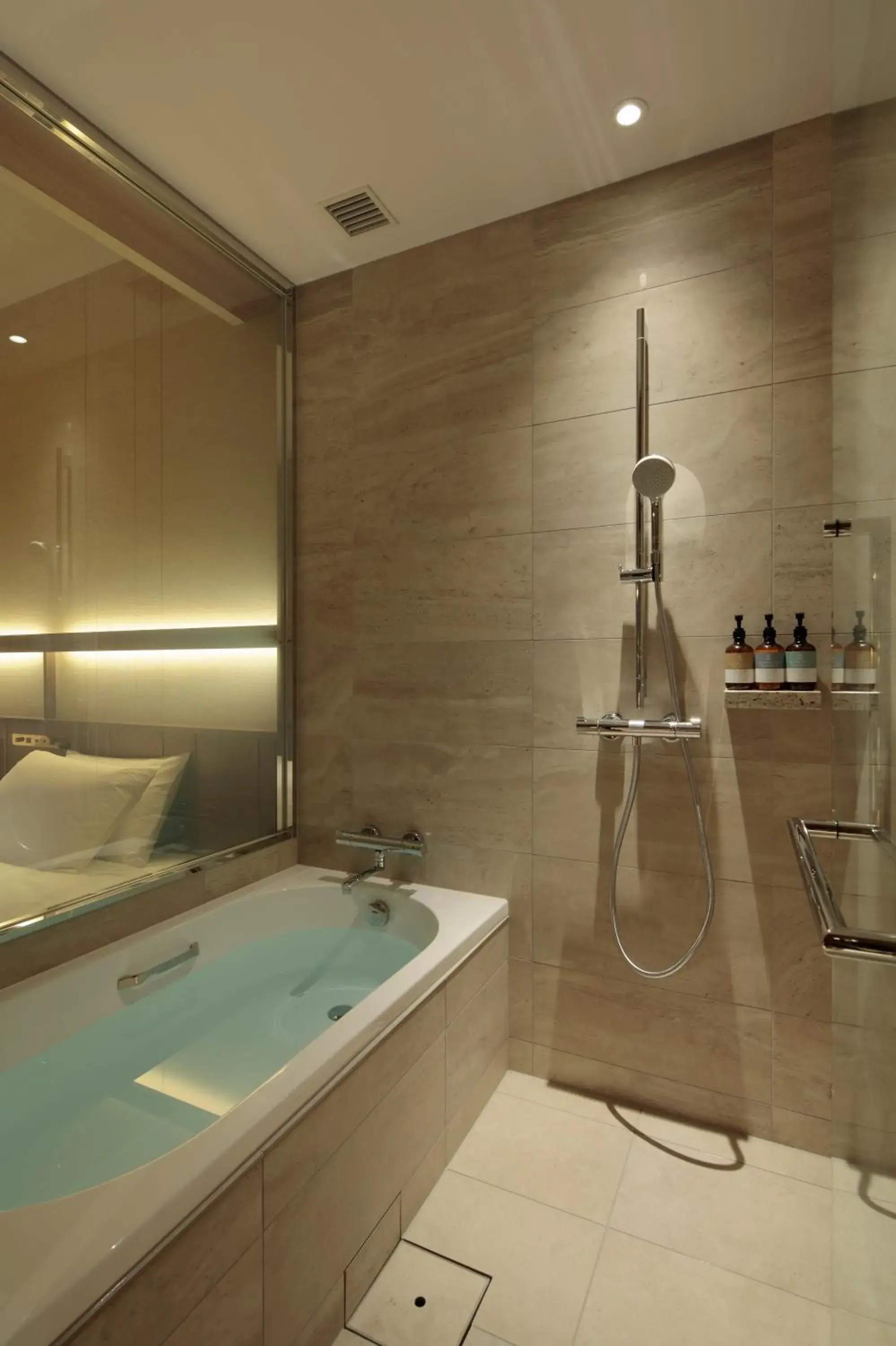 Executive King Room with Sofa Bed and Lounge Access - High Floor - Non-Smoking in Candeo Hotels Osaka The Tower Executive King Room with Sofa Bed and Lounge Access - High Floor - Non-Smoking in Candeo Hotels Osaka The Tower