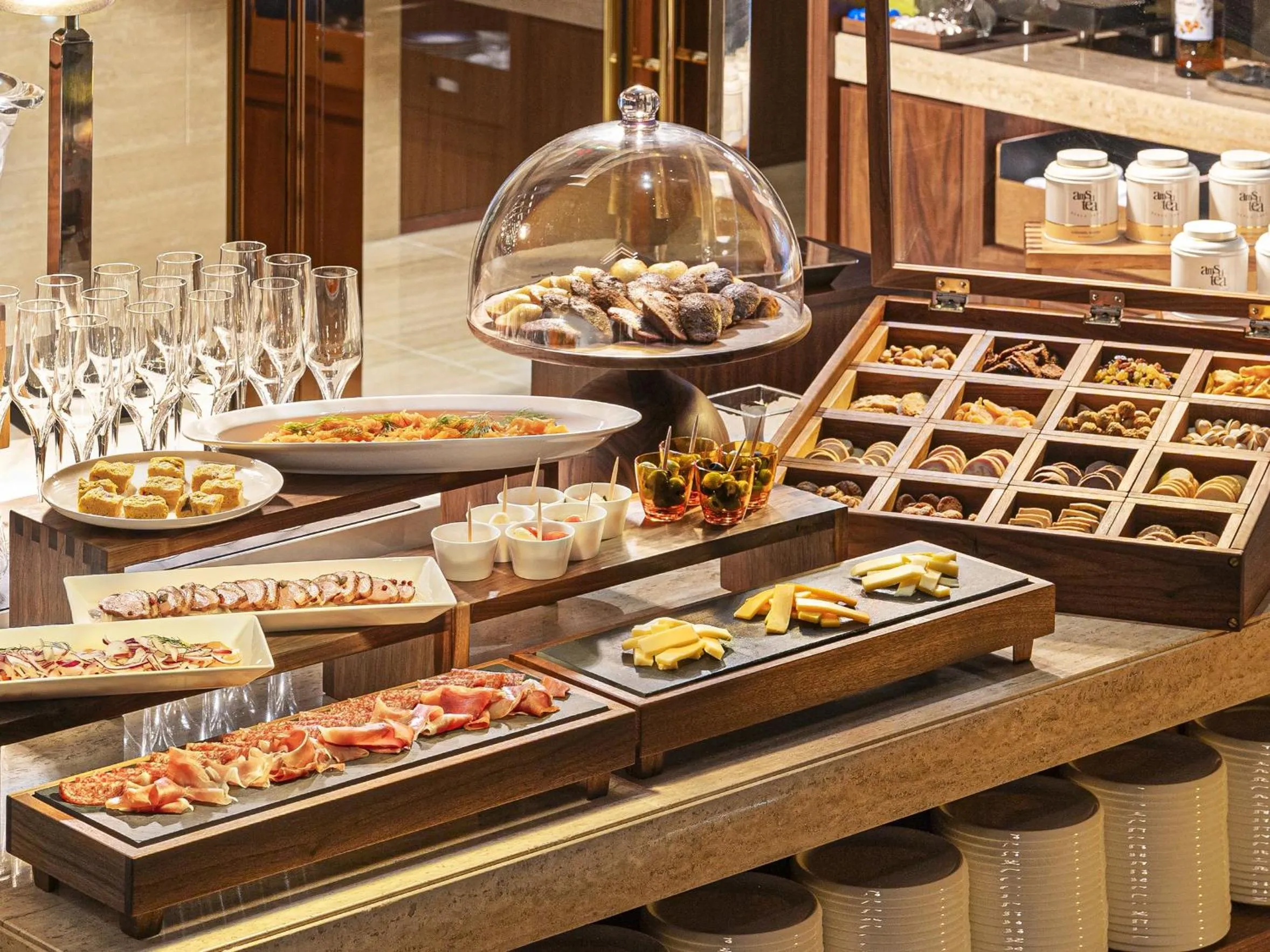 Lounge or bar in Candeo Hotels Osaka The Tower