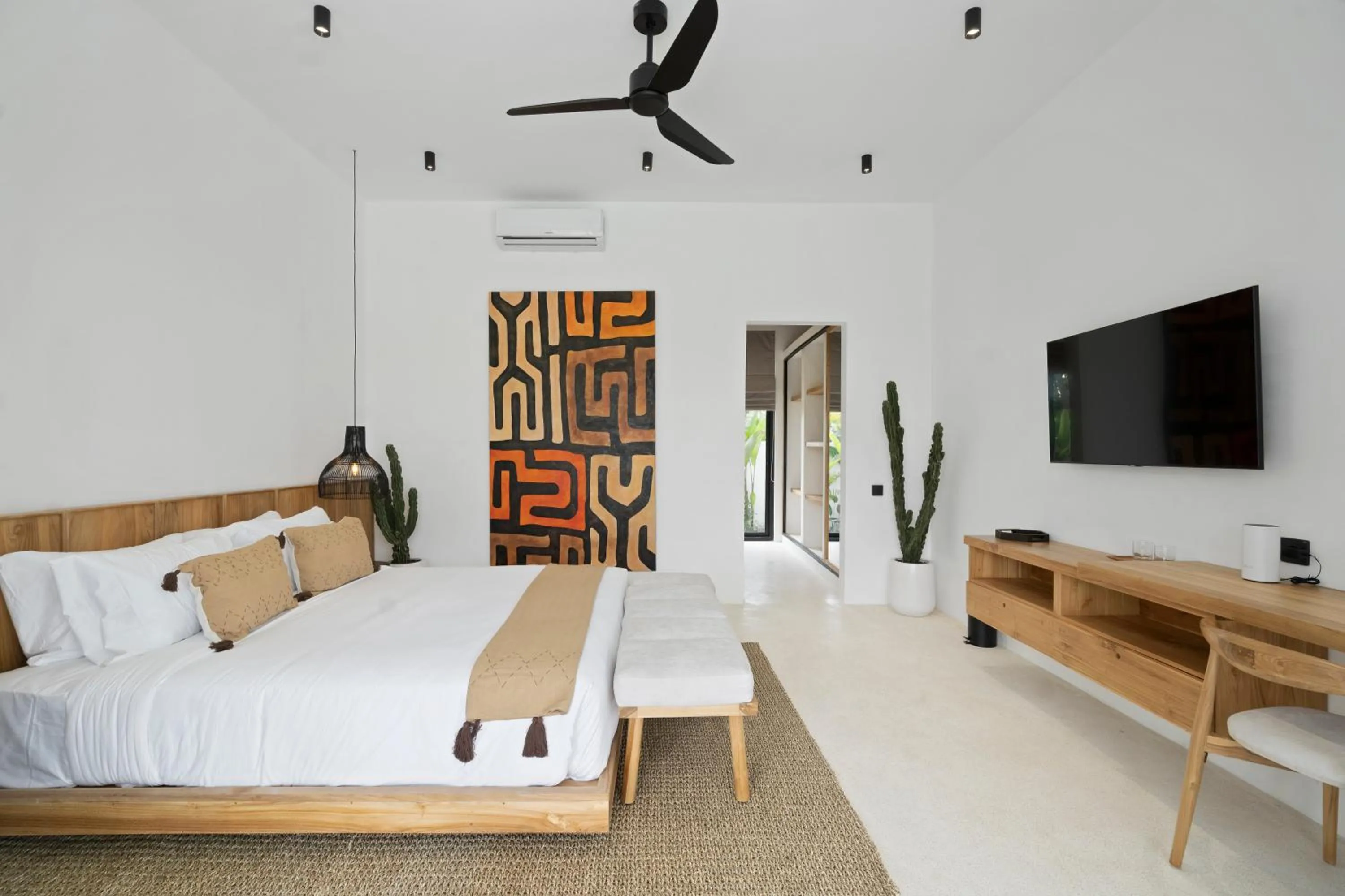 Communal lounge/ TV room, Bed in Marbella Villa