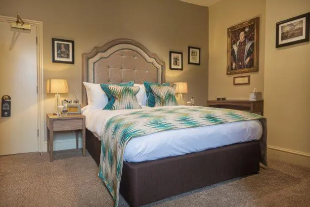 Bed in The Tudor House Hotel, Tewkesbury, Gloucestershire - The Coaching Inn Group