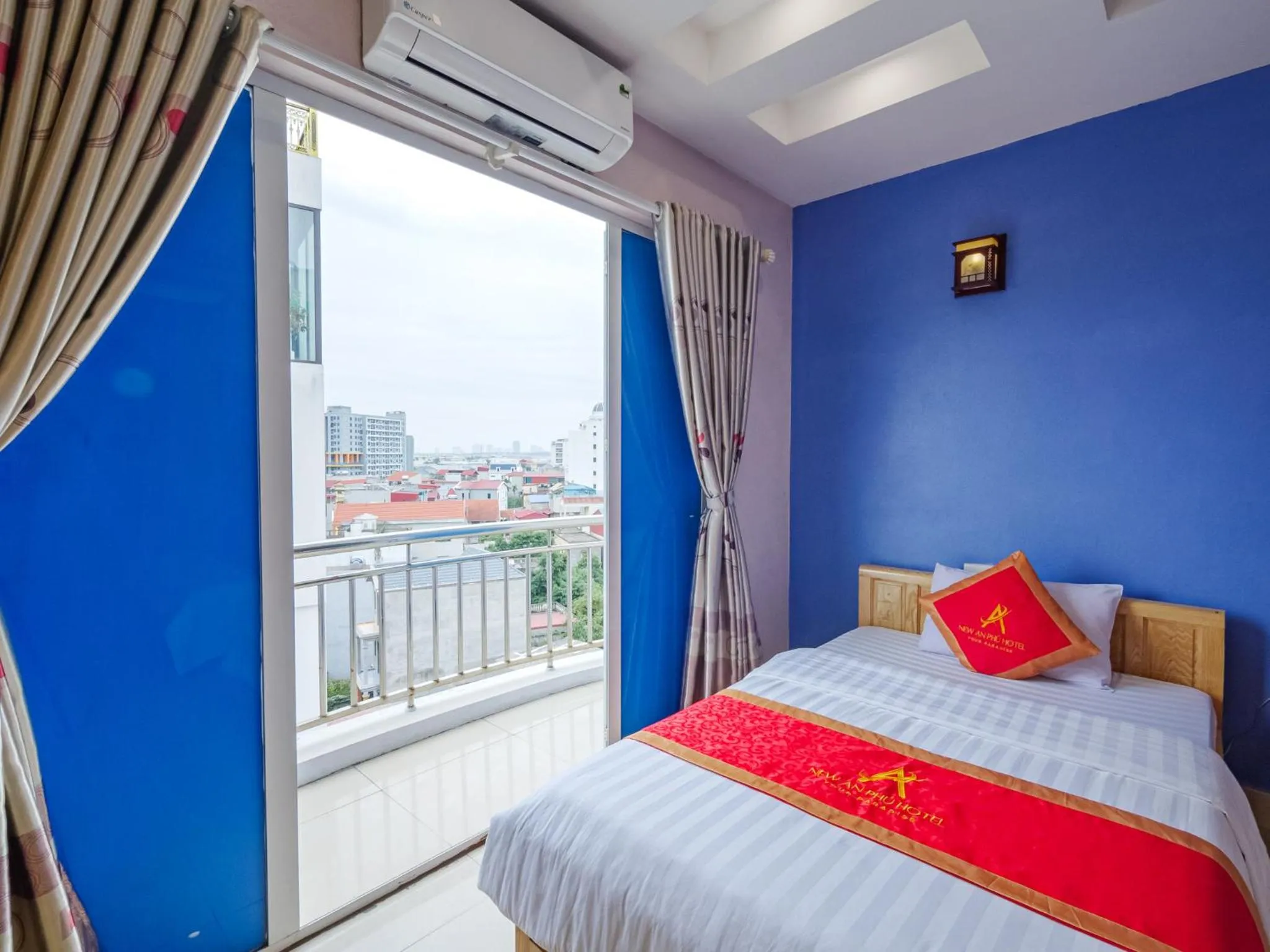 Balcony/Terrace, Bed in New An Phú Hotel