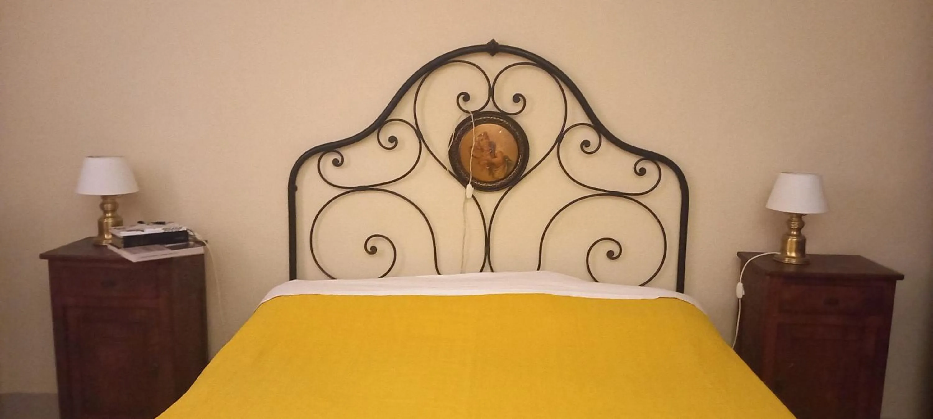 Bed in Albergo del Ponte