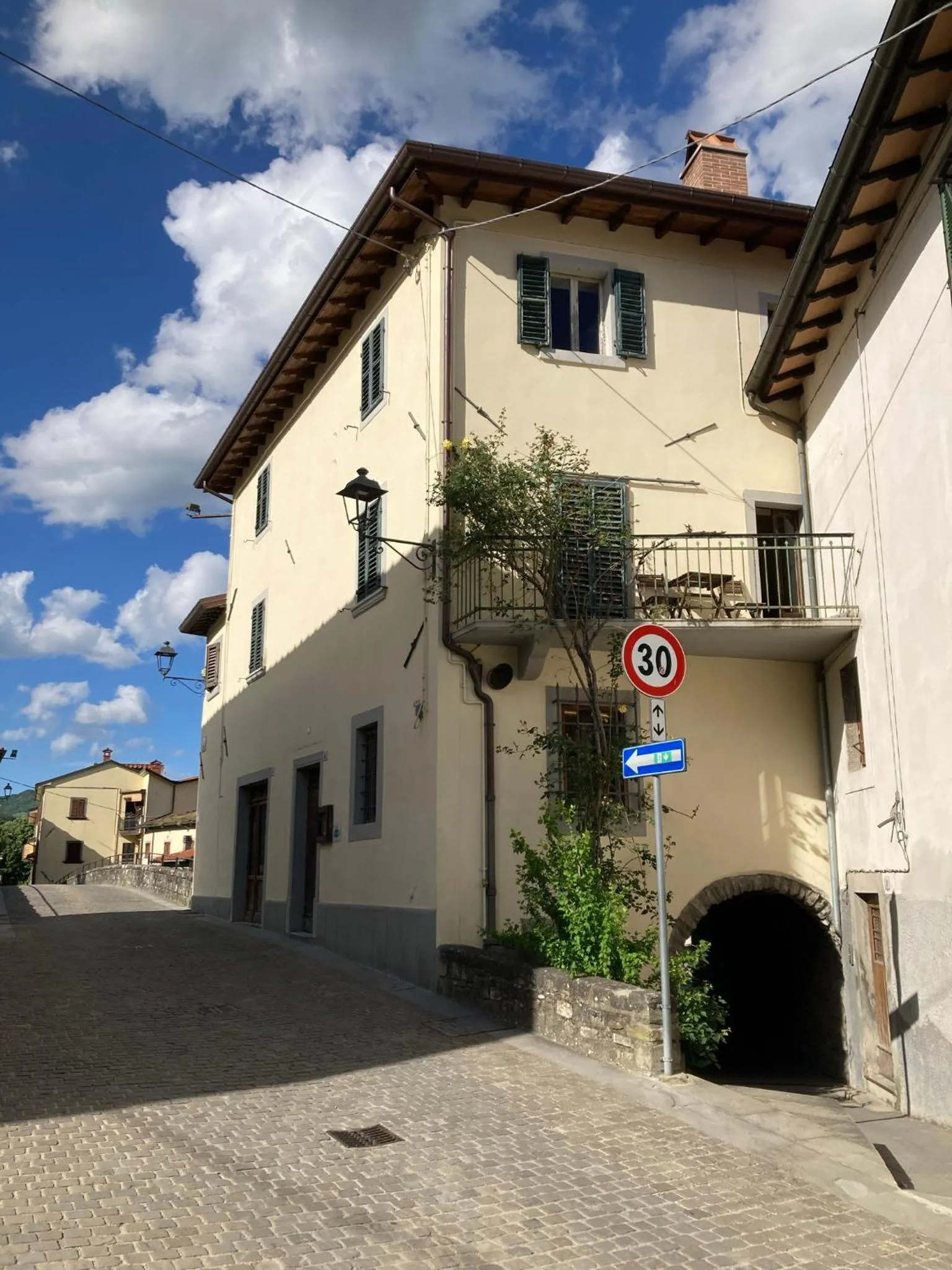 Property building in Albergo del Ponte