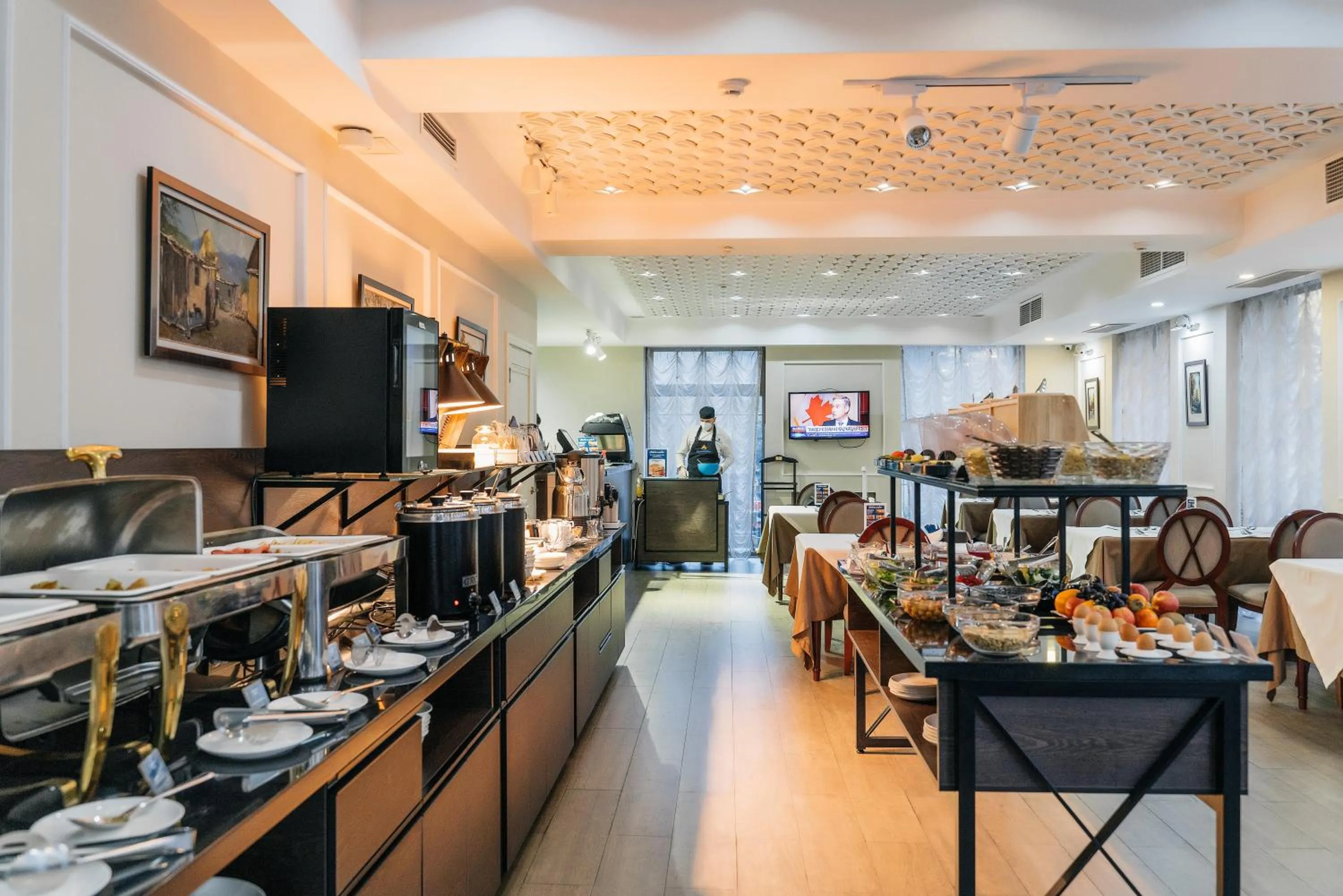 Restaurant/places to eat in Ambassador Hotel