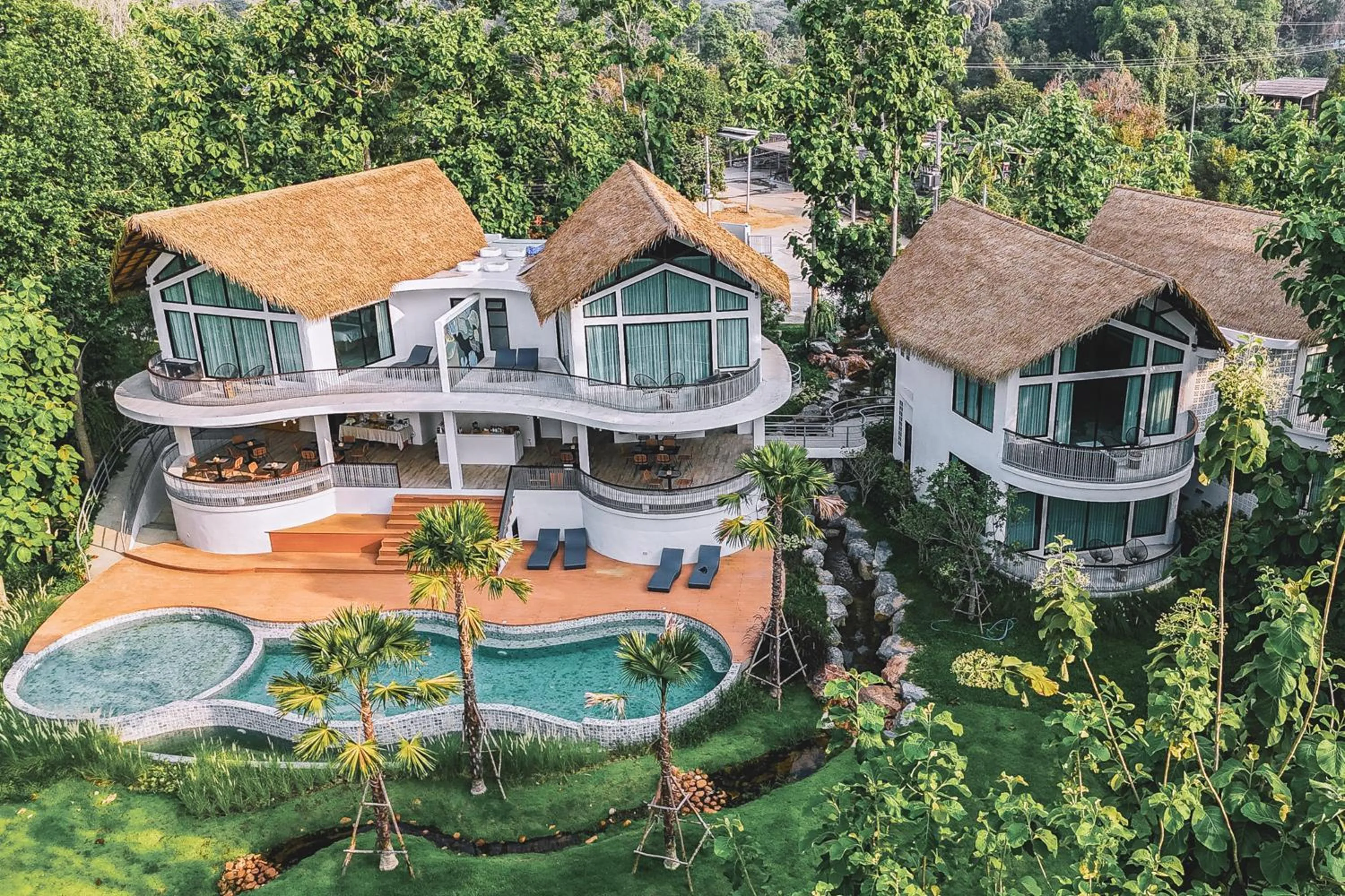 Property building in Villa De Leaf River Kaeng Krachan