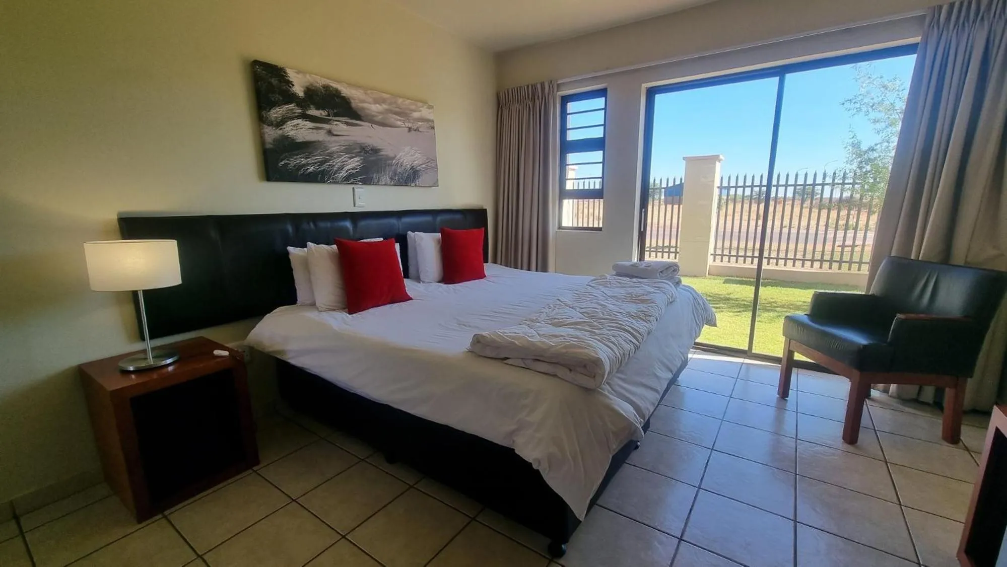 Seating area, Bed in Kathu Inn