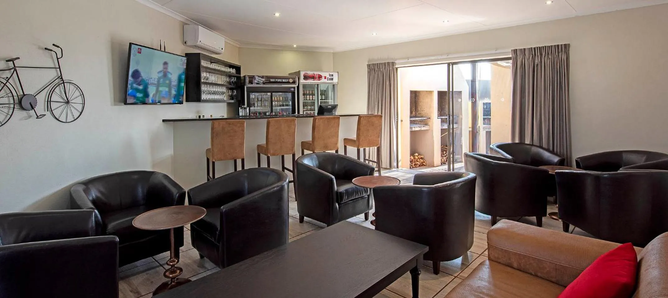 Lounge or bar in Kathu Inn