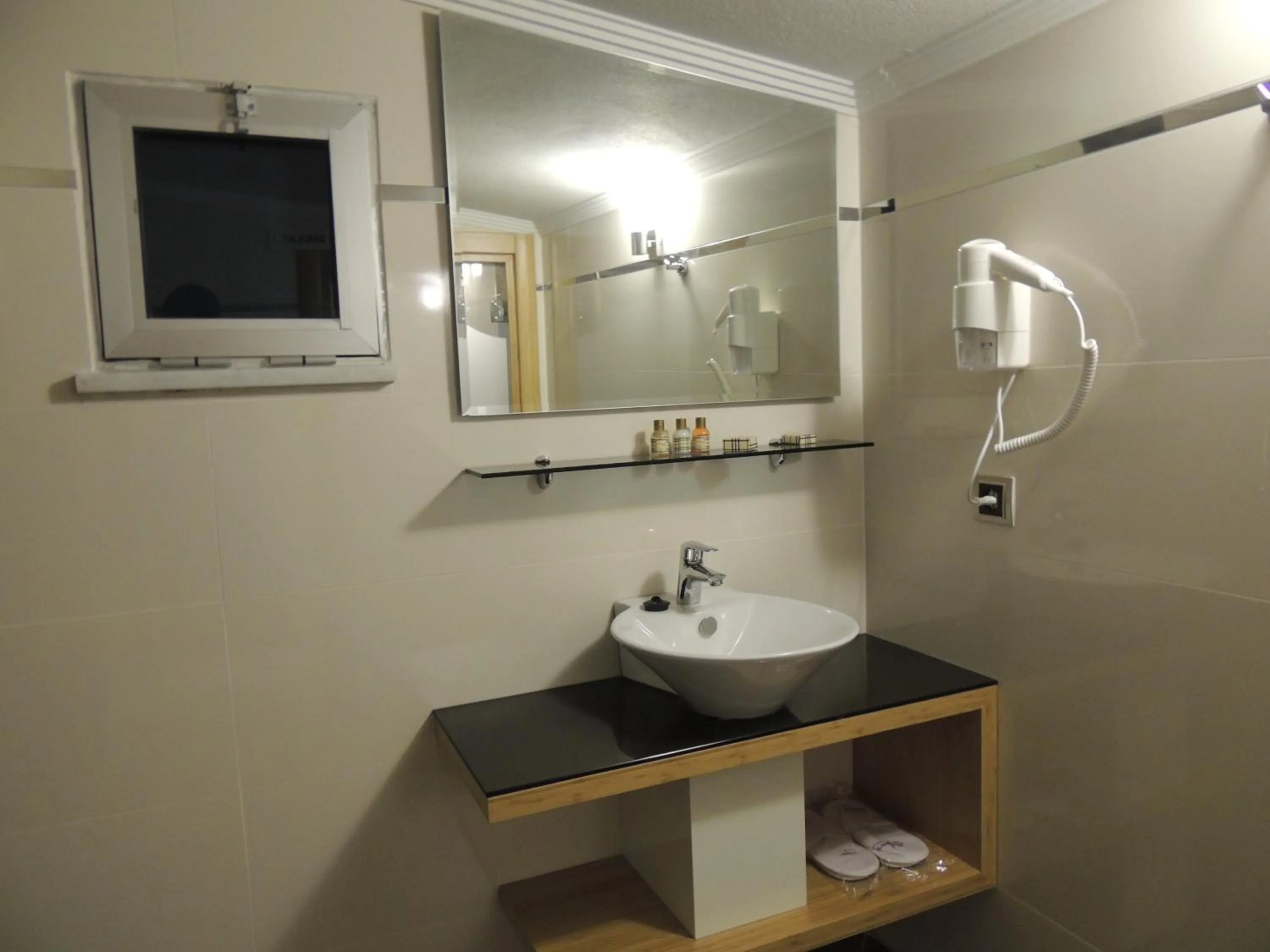 Bathroom in Akcayhan Hotel
