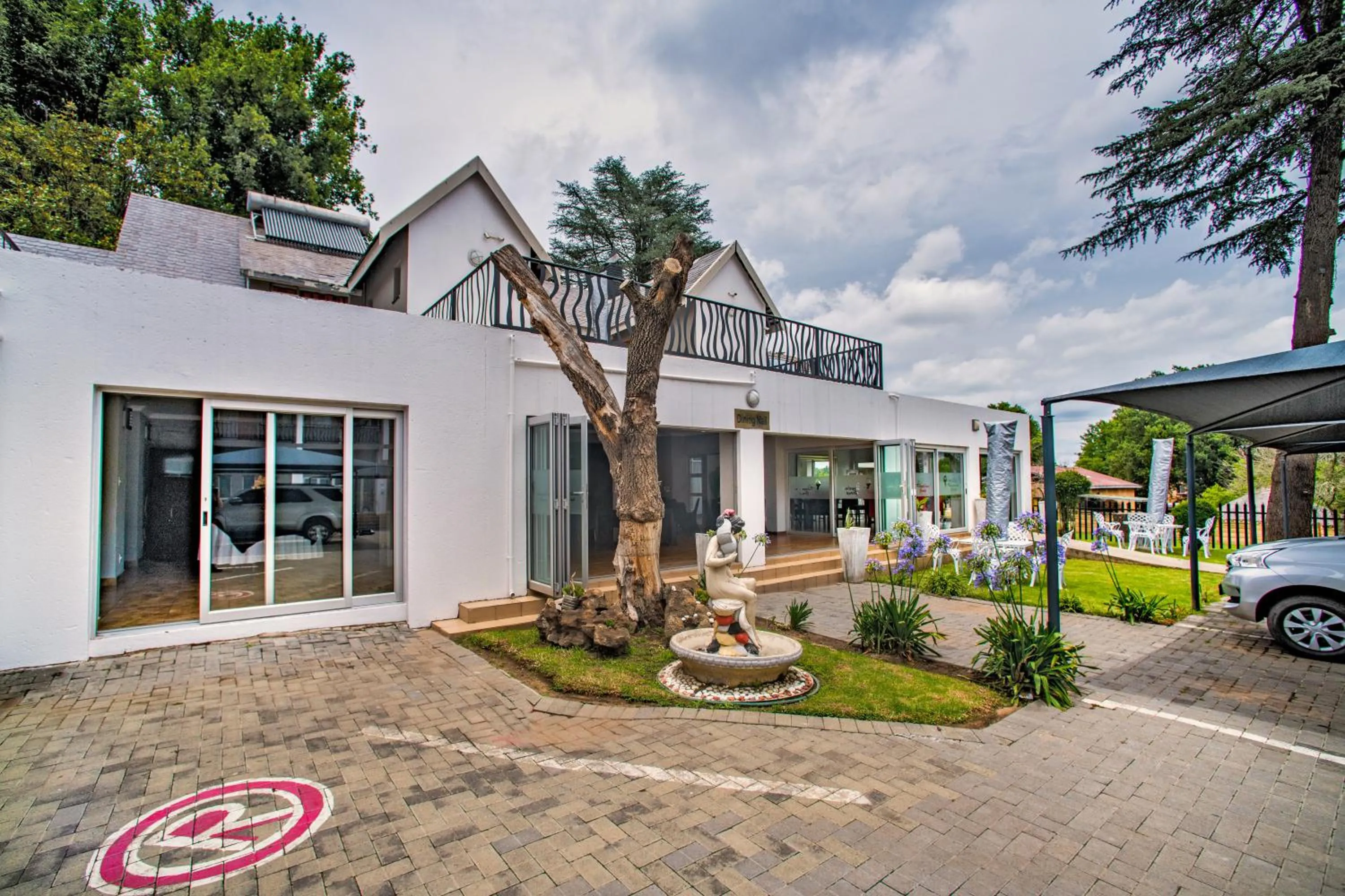 Garden view in Khayalami Hotel - Ermelo