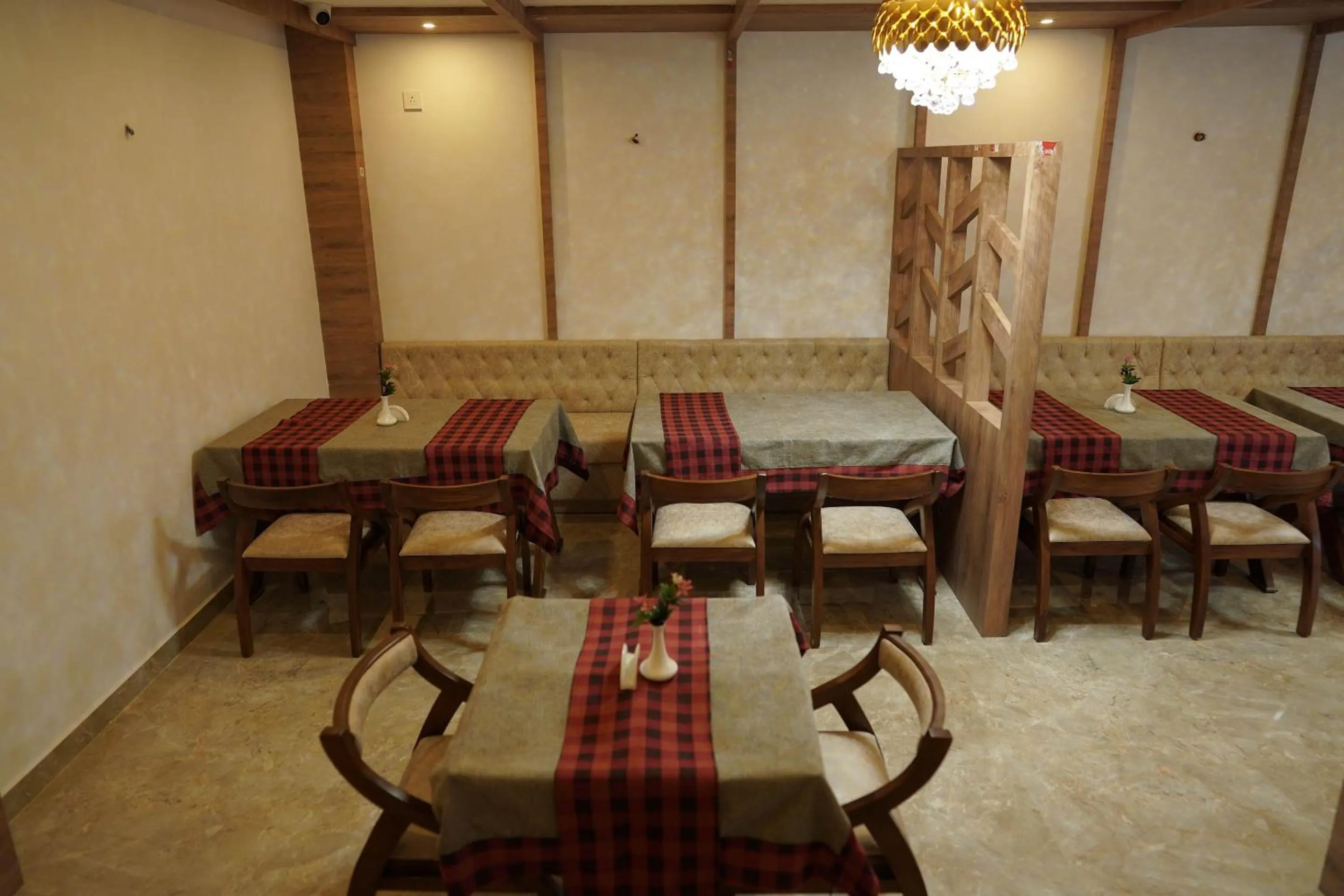 Restaurant/places to eat in HOTEL VKJ INN Aluva