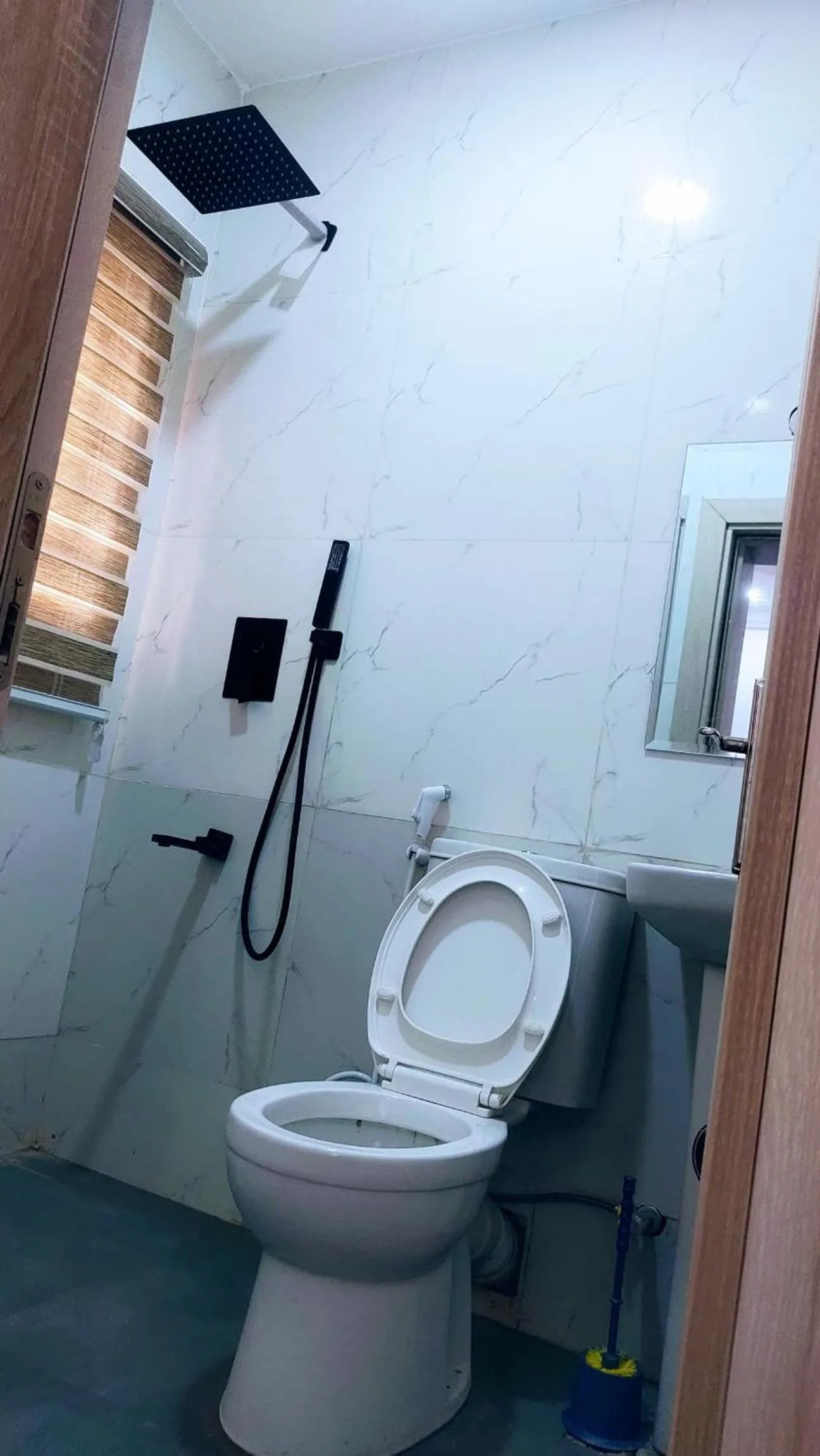 Shower in Skenyo Hotel & Apartments