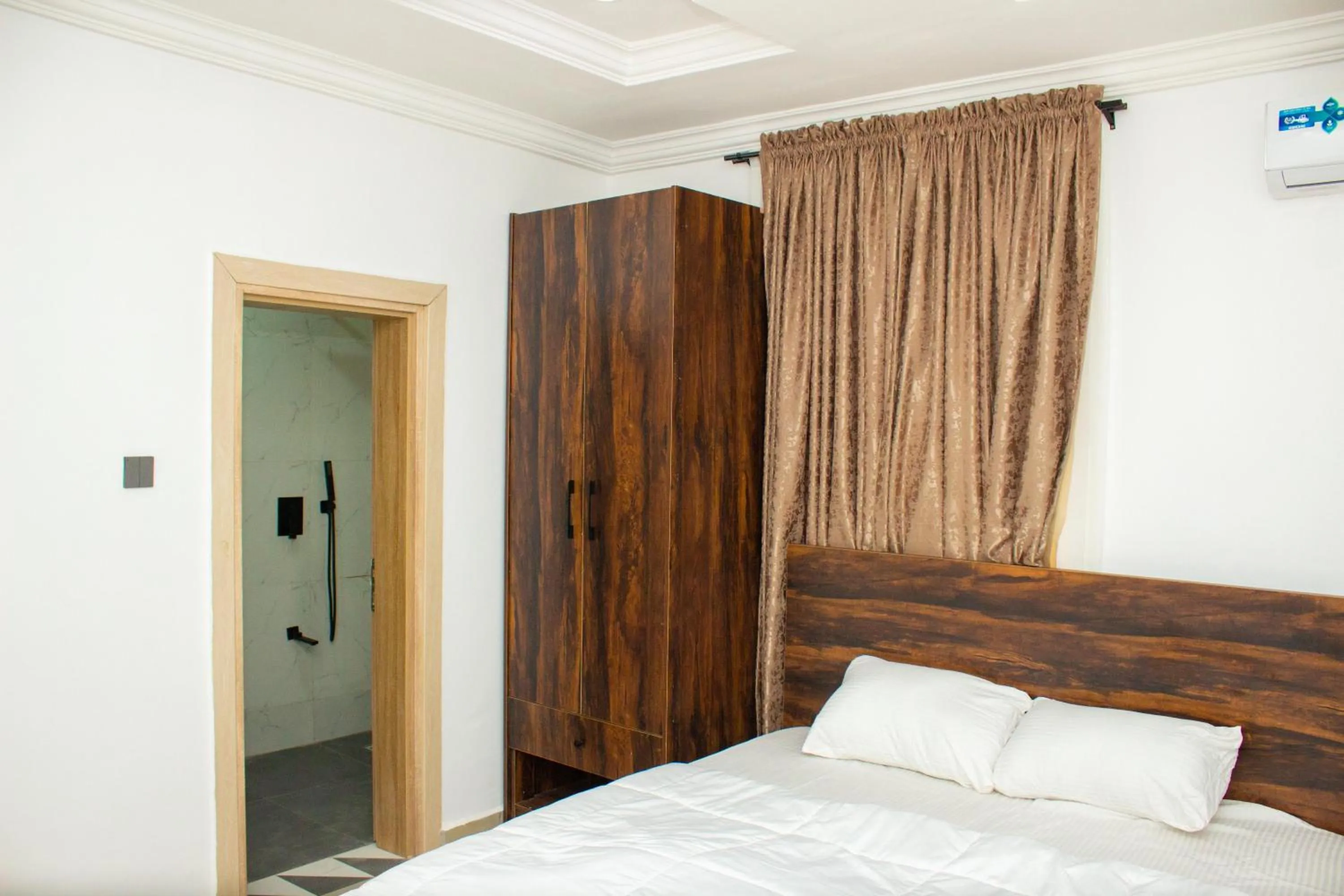 Photo of the whole room, Bed in Skenyo Hotel & Apartments