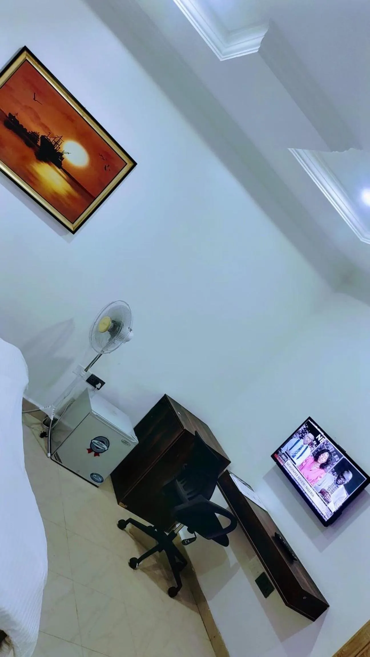 TV and multimedia in Skenyo Hotel & Apartments