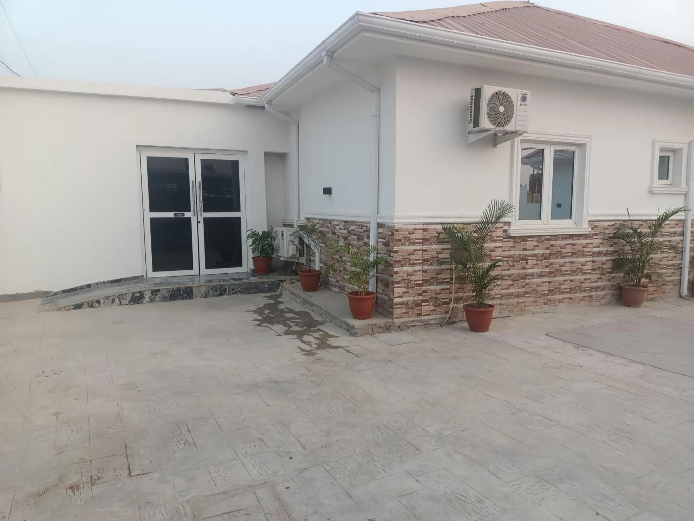 Property building in Skenyo Hotel & Apartments