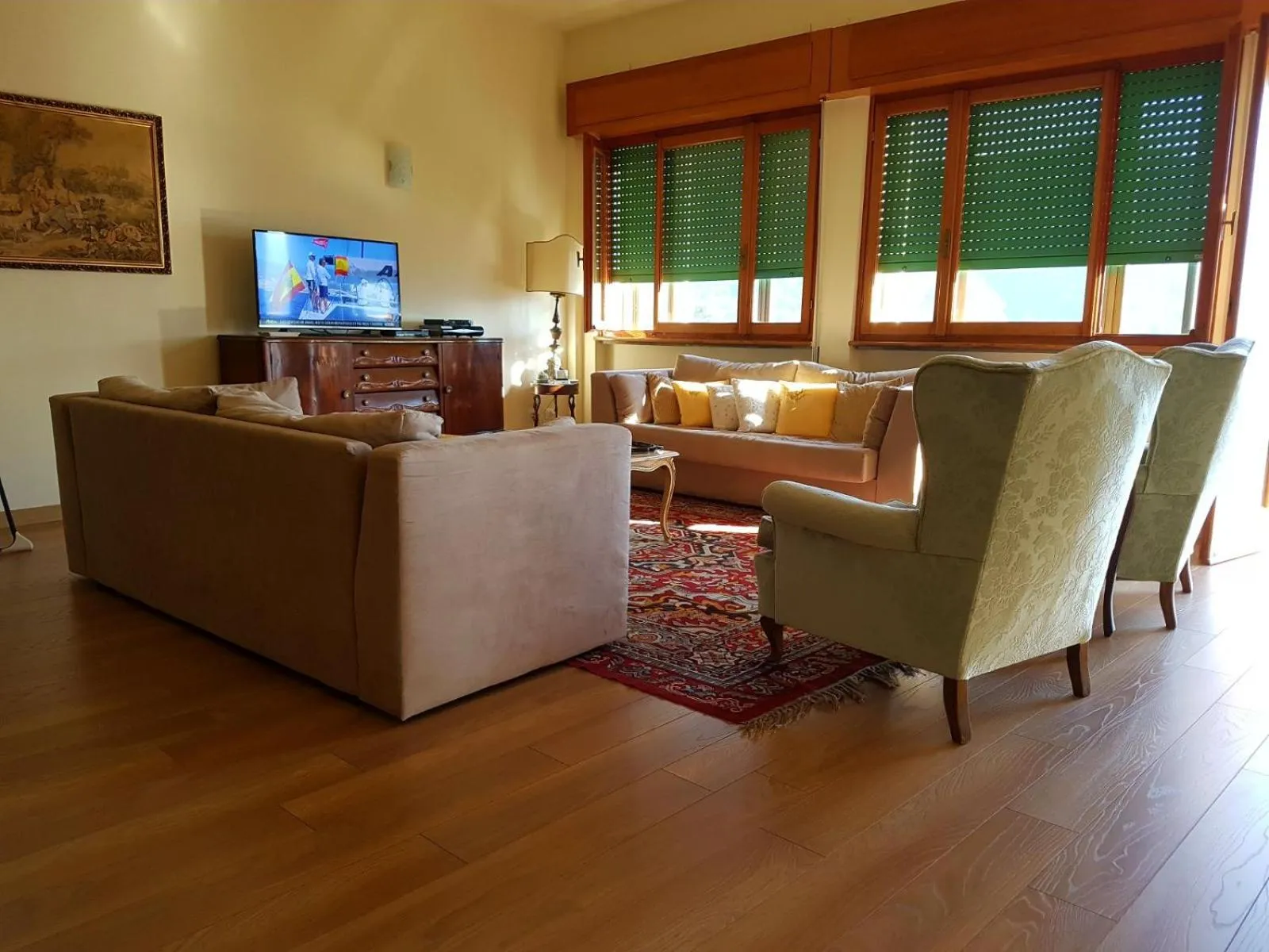 Communal lounge/ TV room in Cadorna Chalet