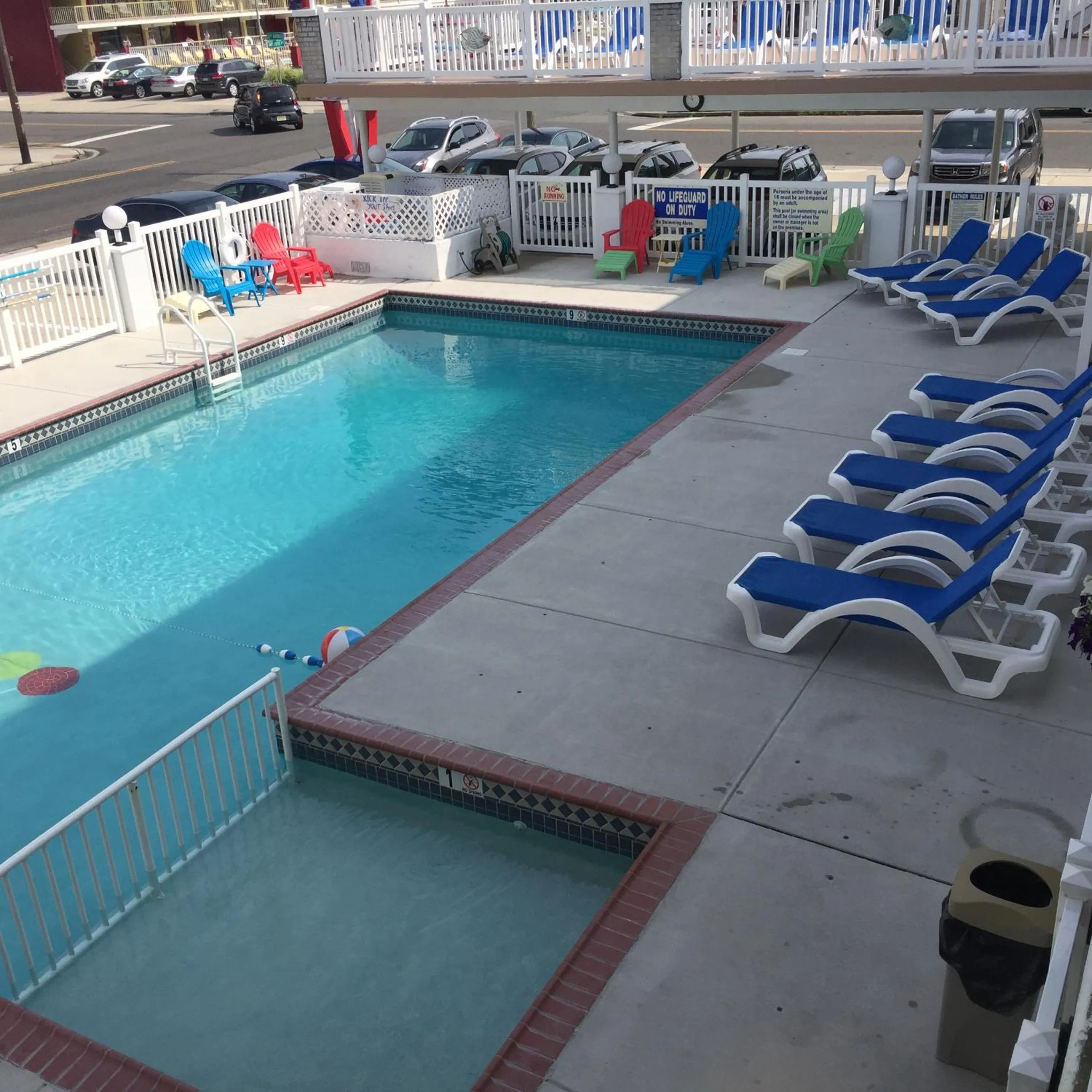 Swimming pool in Lollipop Motel