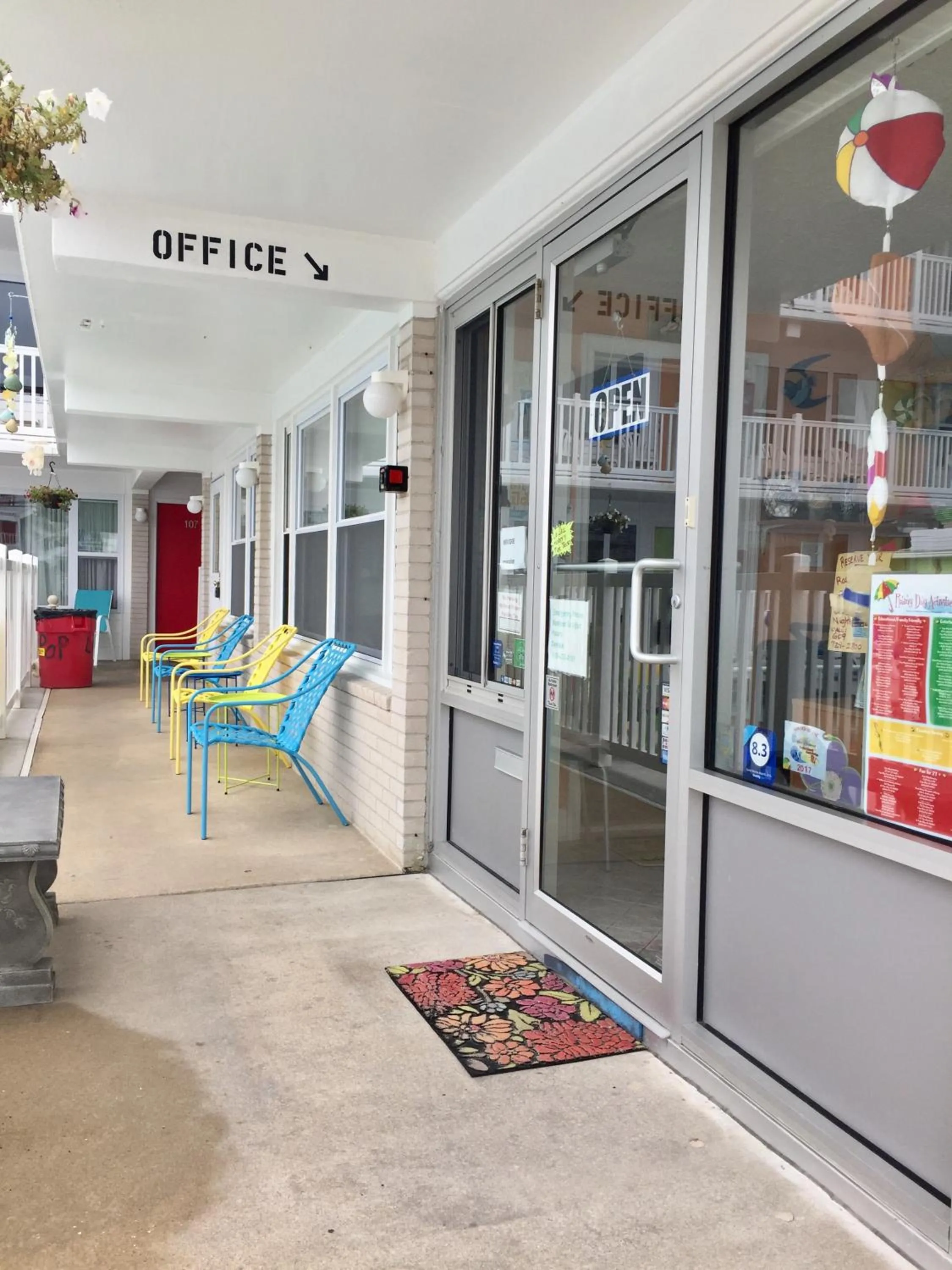 Facade/entrance in Lollipop Motel