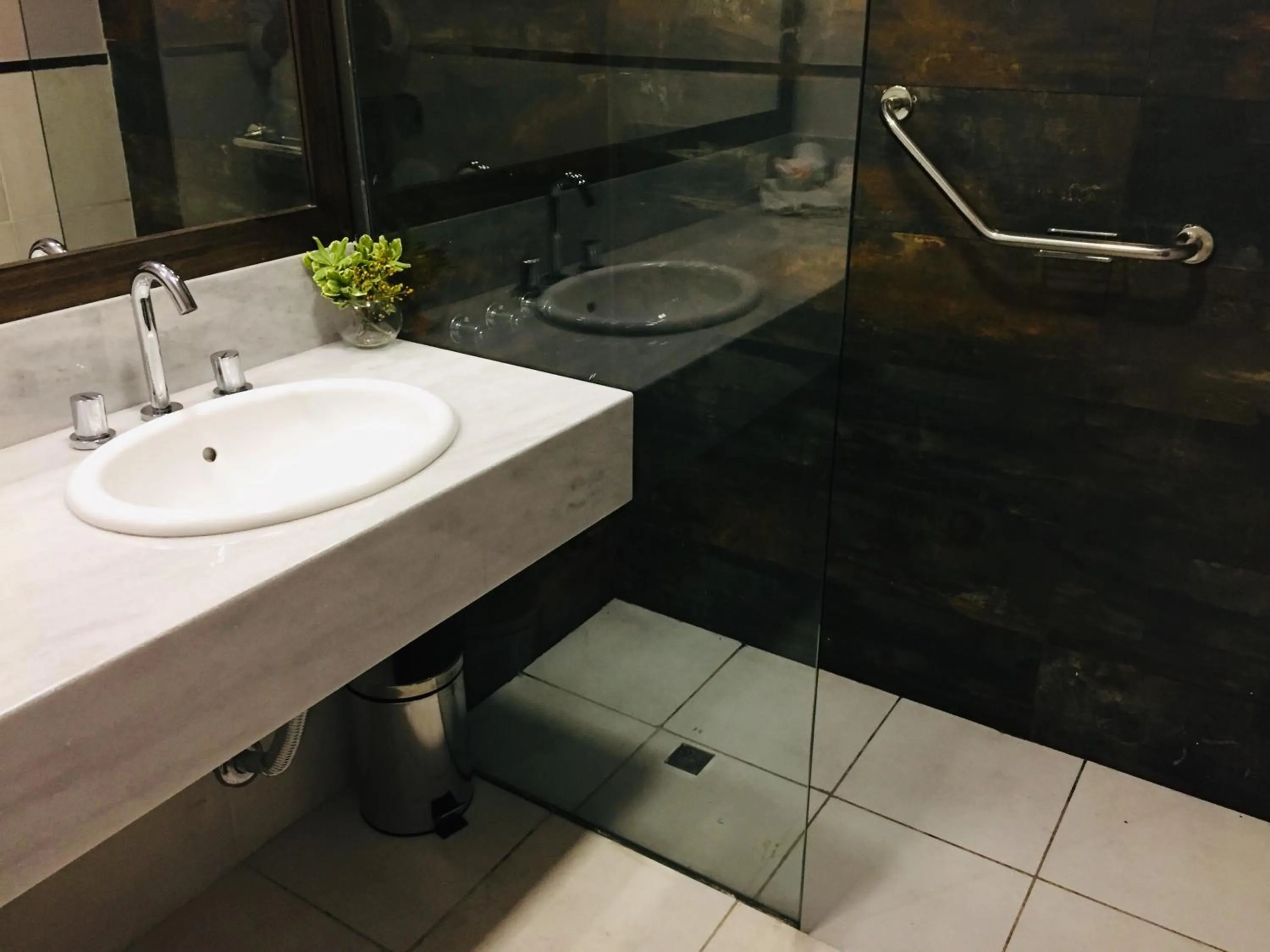 Bathroom in San Miguel Plaza Hotel All Inclusive