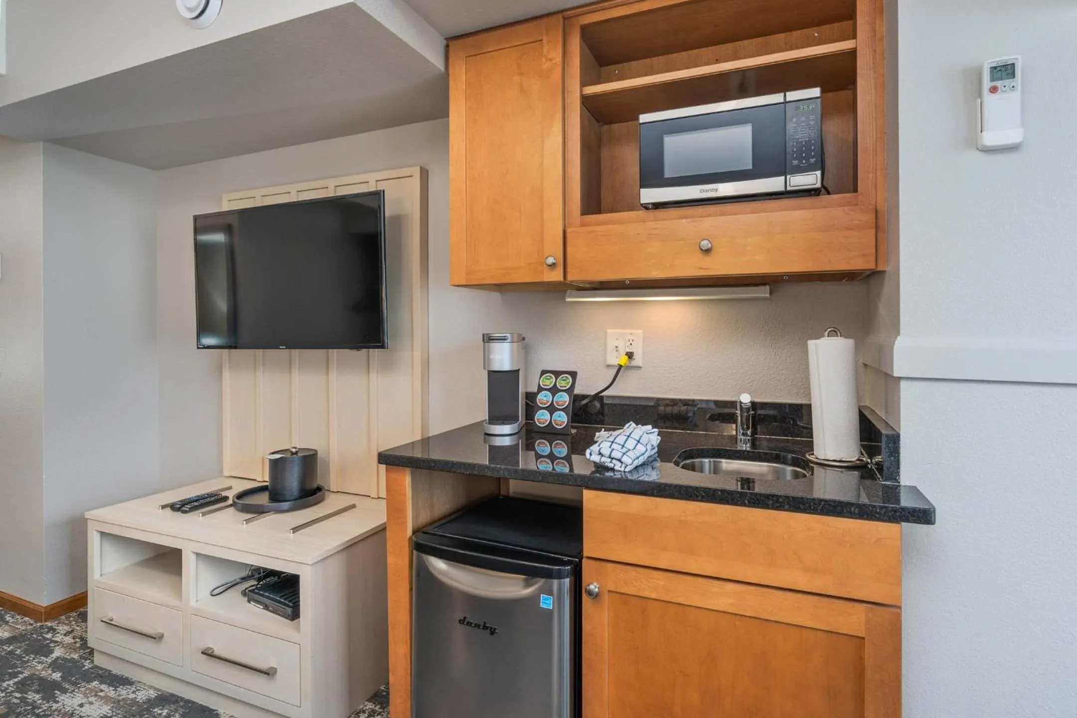 Kitchen or kitchenette in Beacon Pointe on Lake Superior