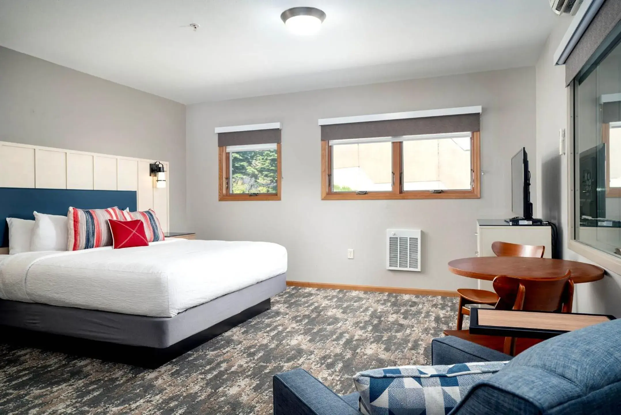 Standard Room - Non-Lakeview in Beacon Pointe on Lake Superior Standard Room - Non-Lakeview in Beacon Pointe on Lake Superior