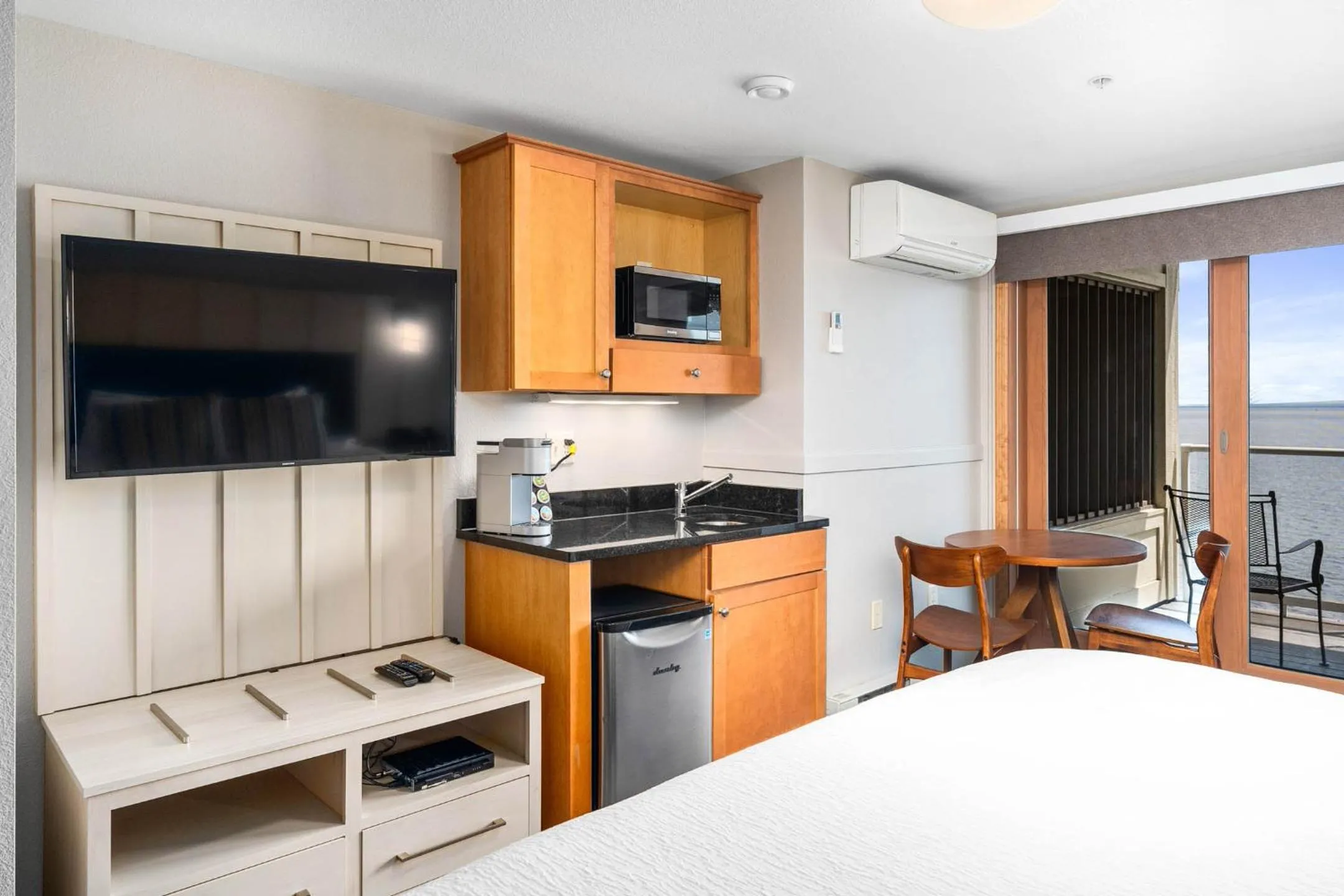 Kitchen or kitchenette in Beacon Pointe on Lake Superior