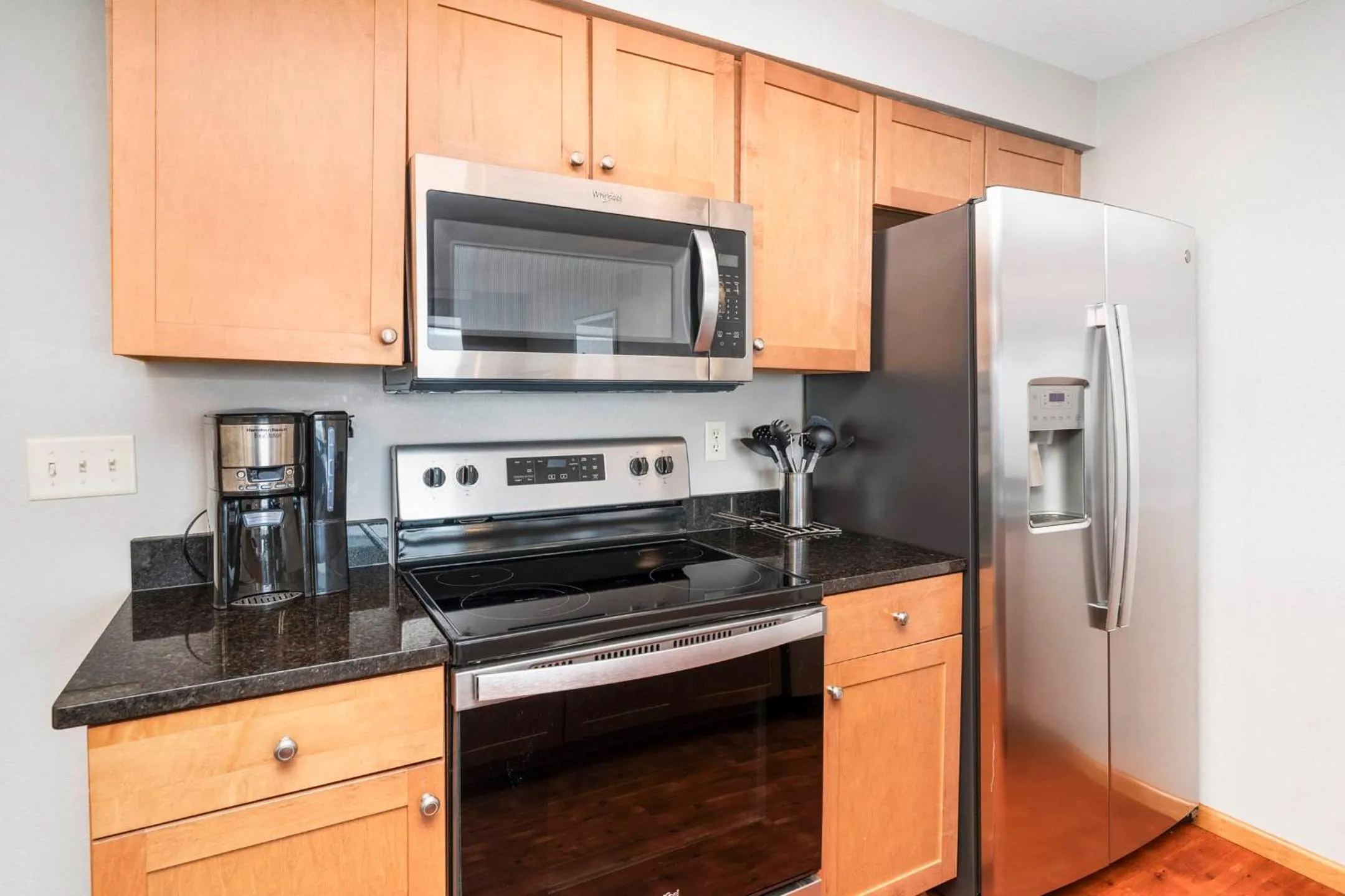 Kitchen or kitchenette in Beacon Pointe on Lake Superior