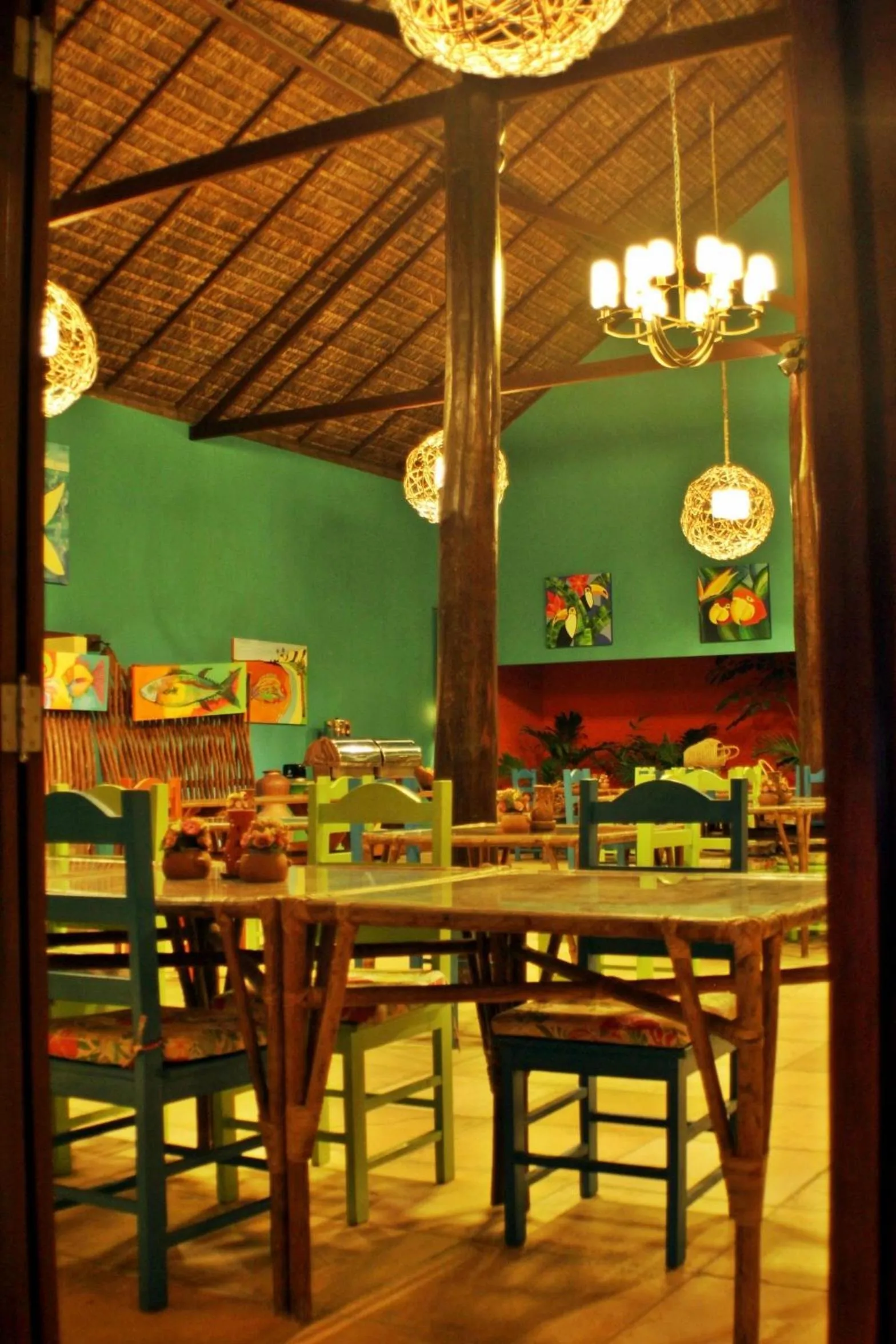 Restaurant/places to eat in Siri Paraiso Hotel