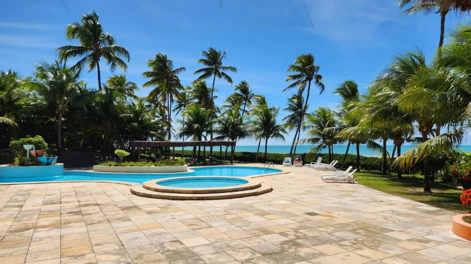 Swimming pool in Siri Paraiso Hotel