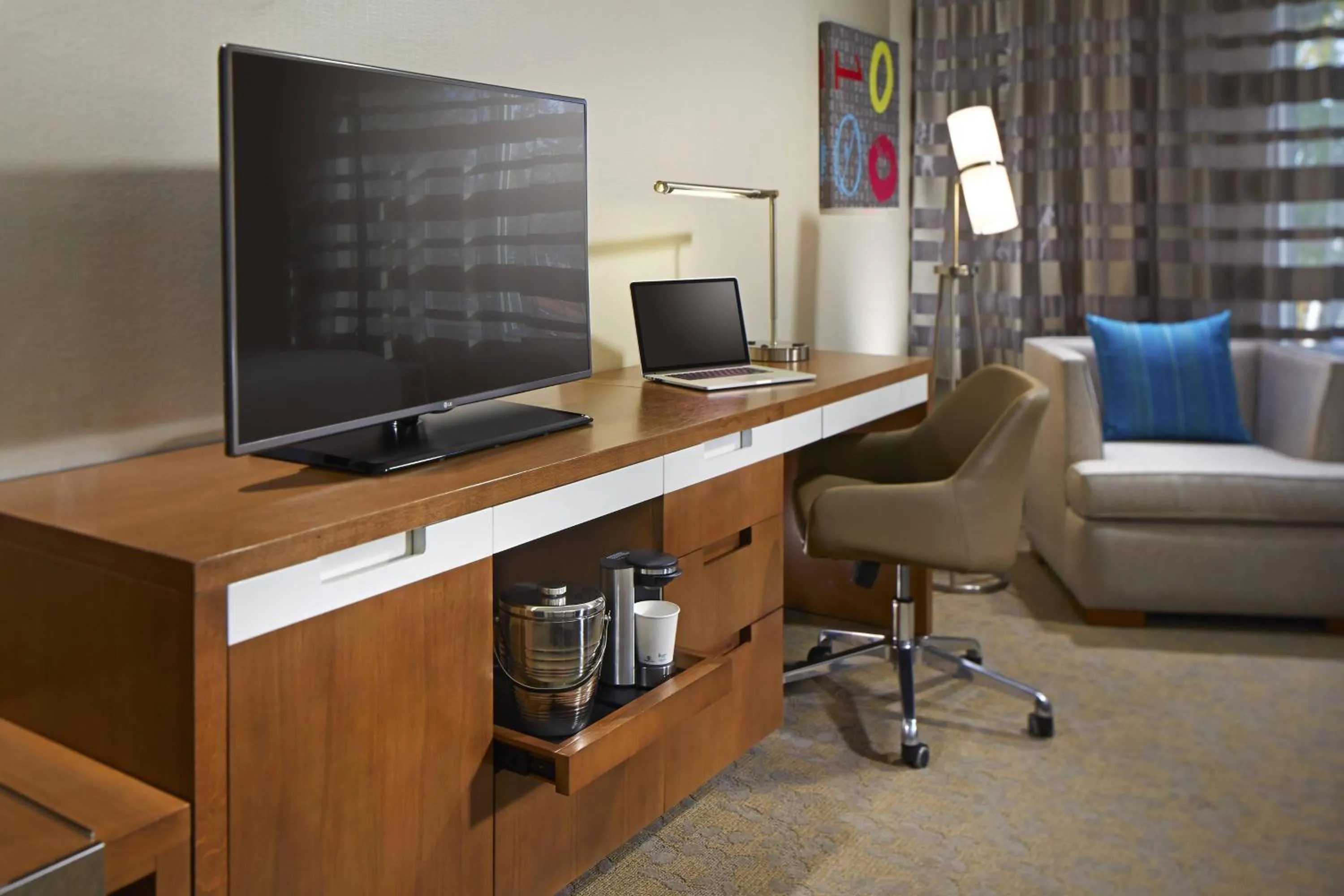 Photo of the whole room in Courtyard by Marriott Sunnyvale Silicon Valley