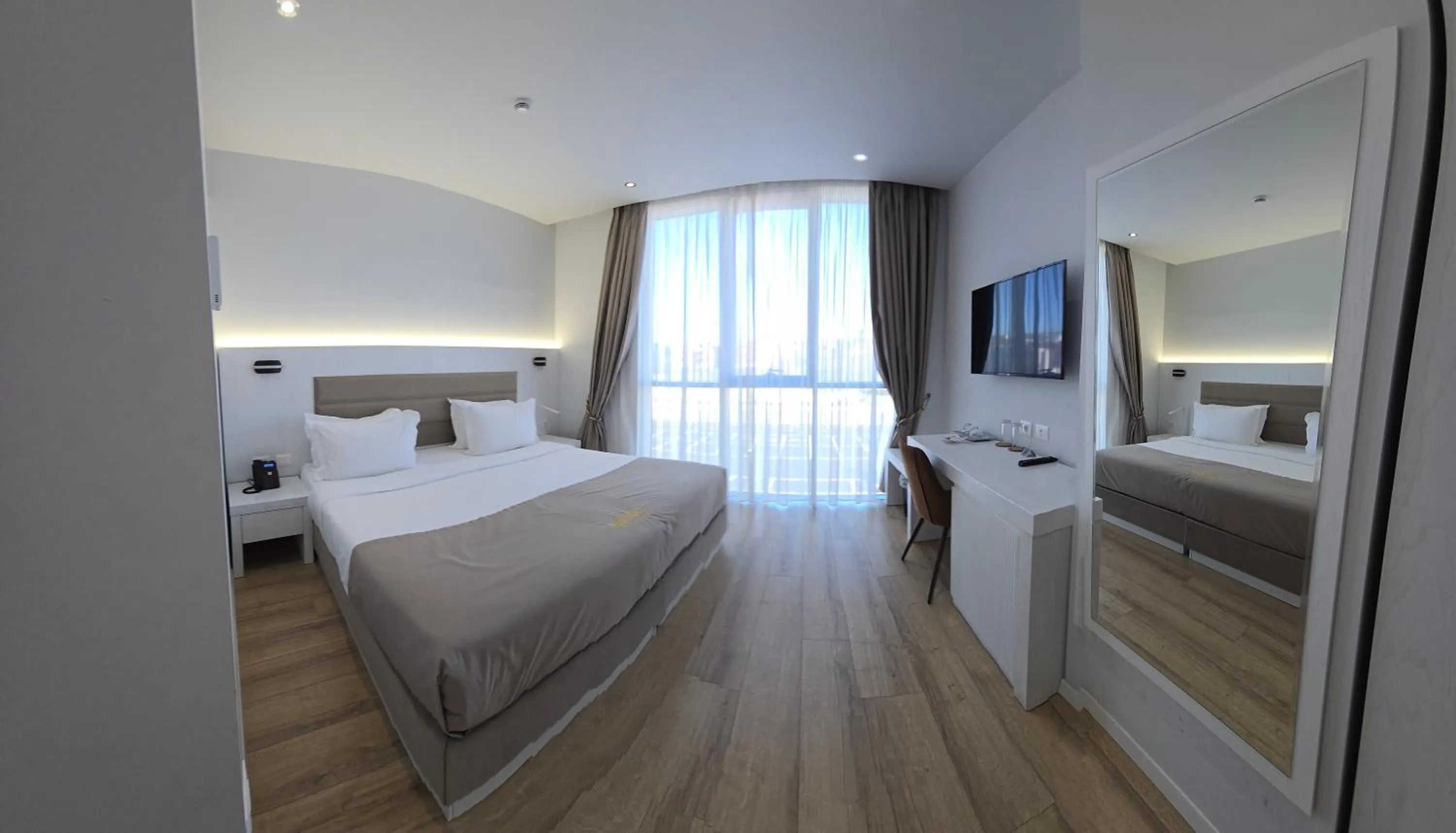 Bedroom, Bed in Metro Hotel Terminal