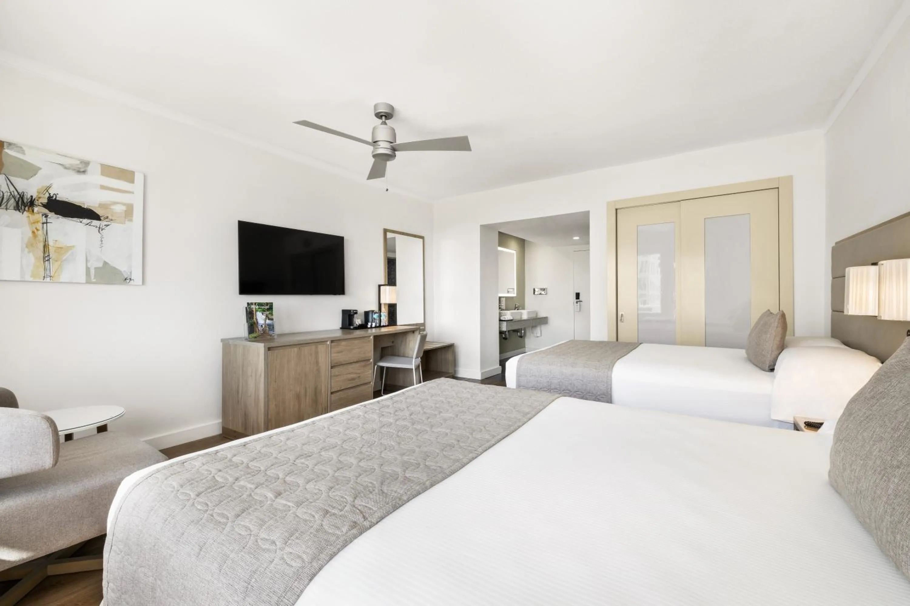 Bed in Riu Plaza Miami Beach