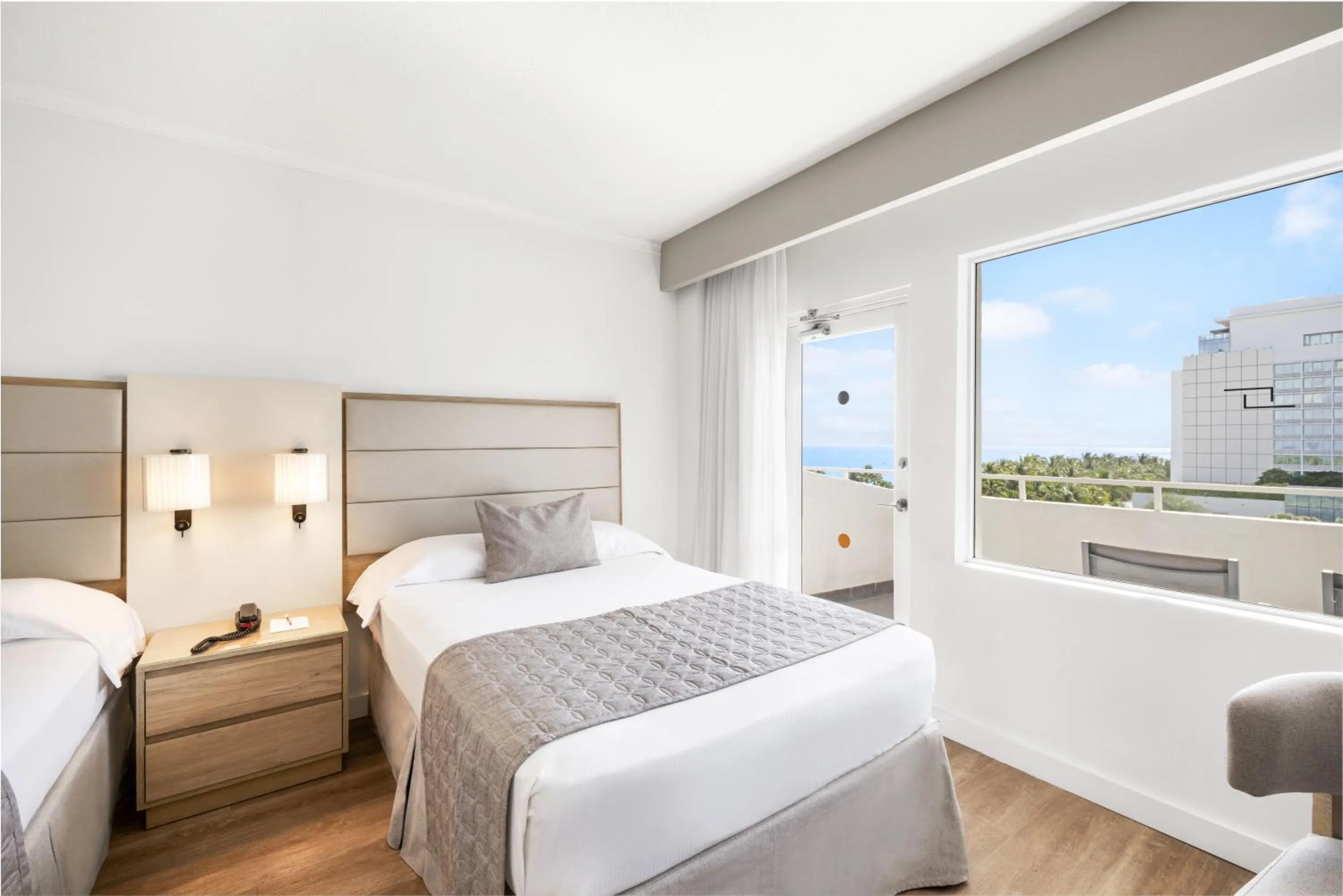 Bed in Riu Plaza Miami Beach