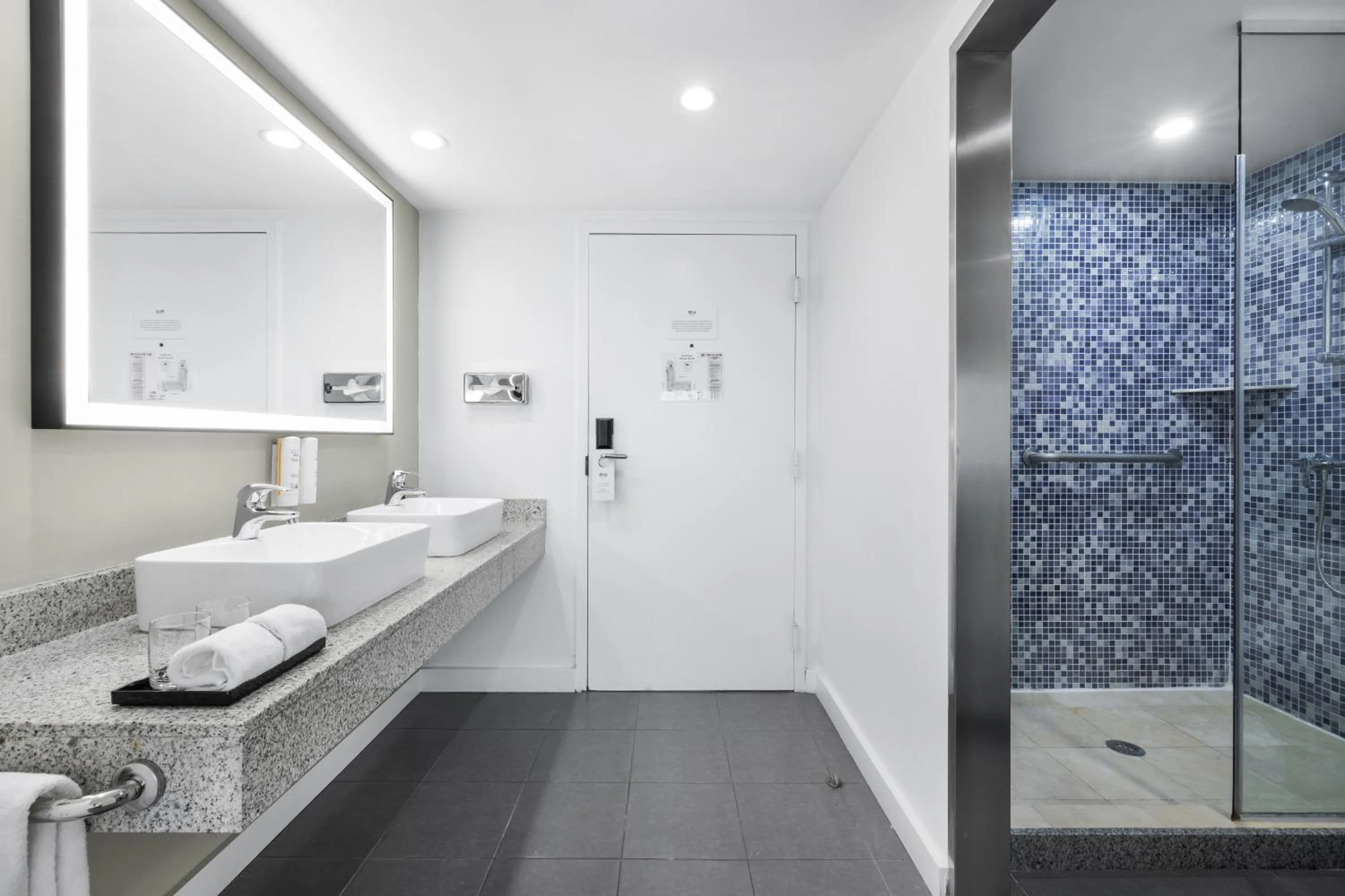 Shower in Riu Plaza Miami Beach