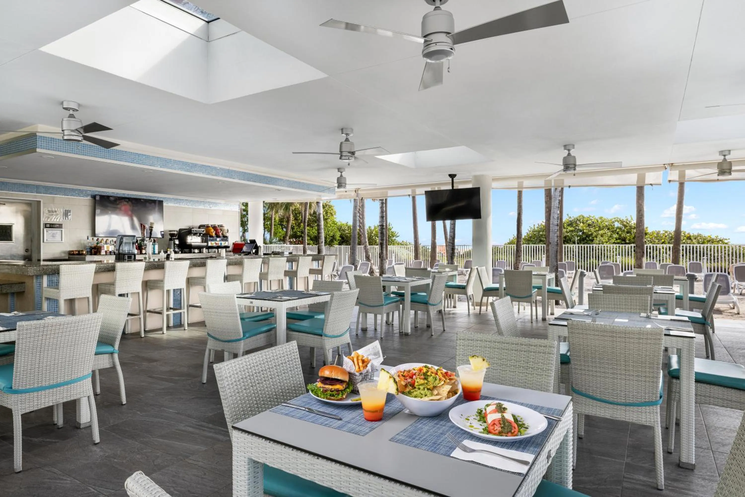 Restaurant/places to eat in Riu Plaza Miami Beach