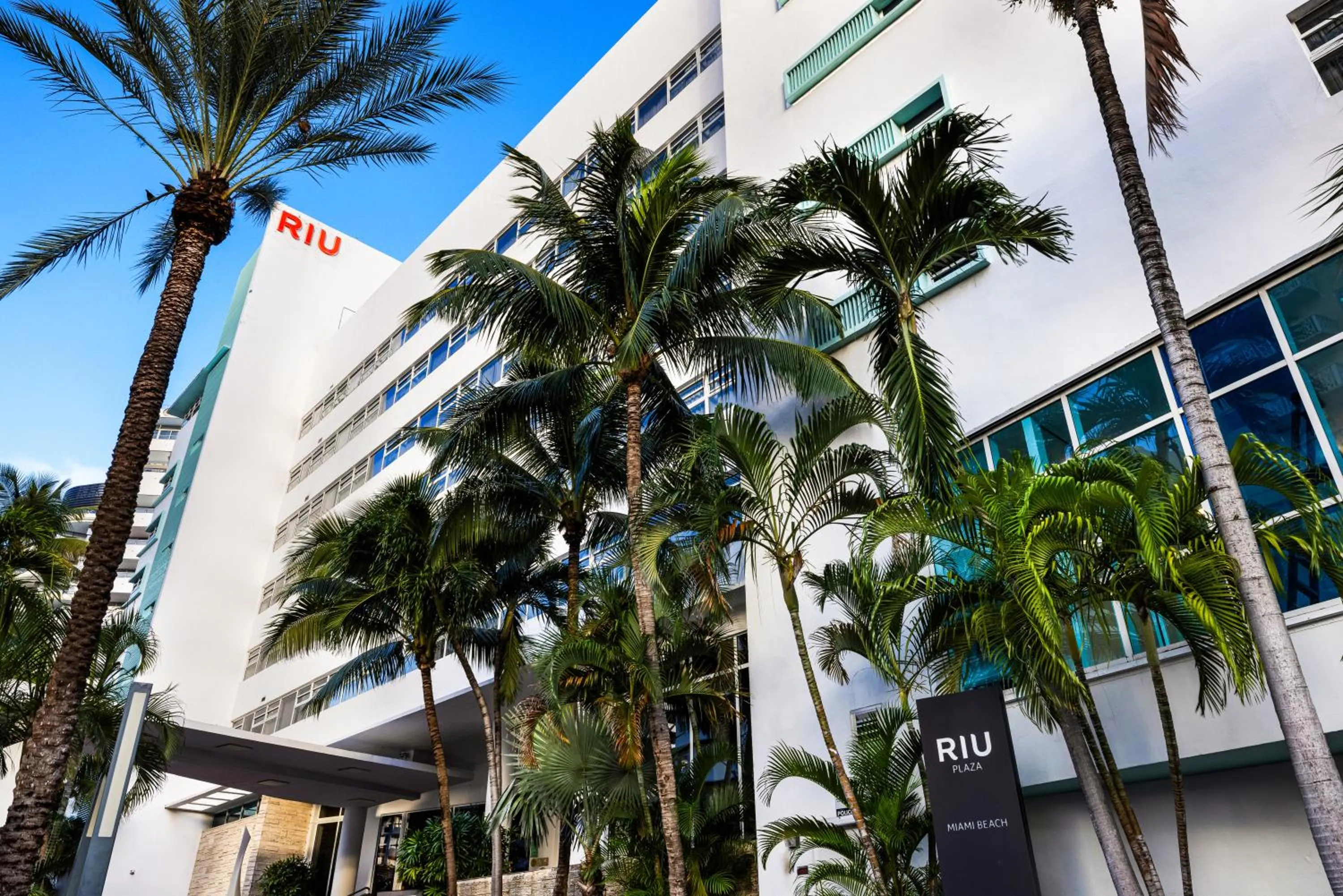 Facade/entrance in Riu Plaza Miami Beach