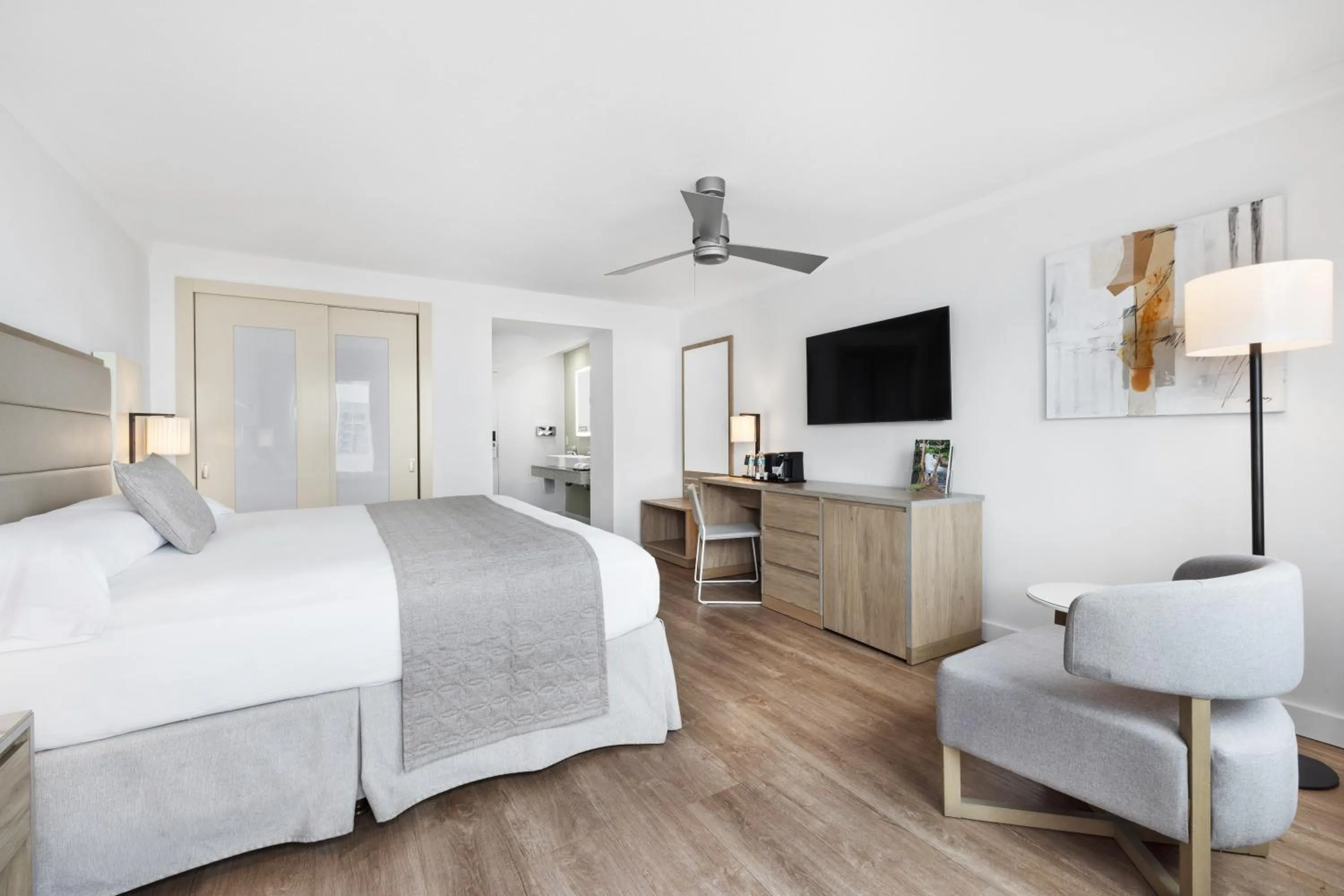 Bed in Riu Plaza Miami Beach