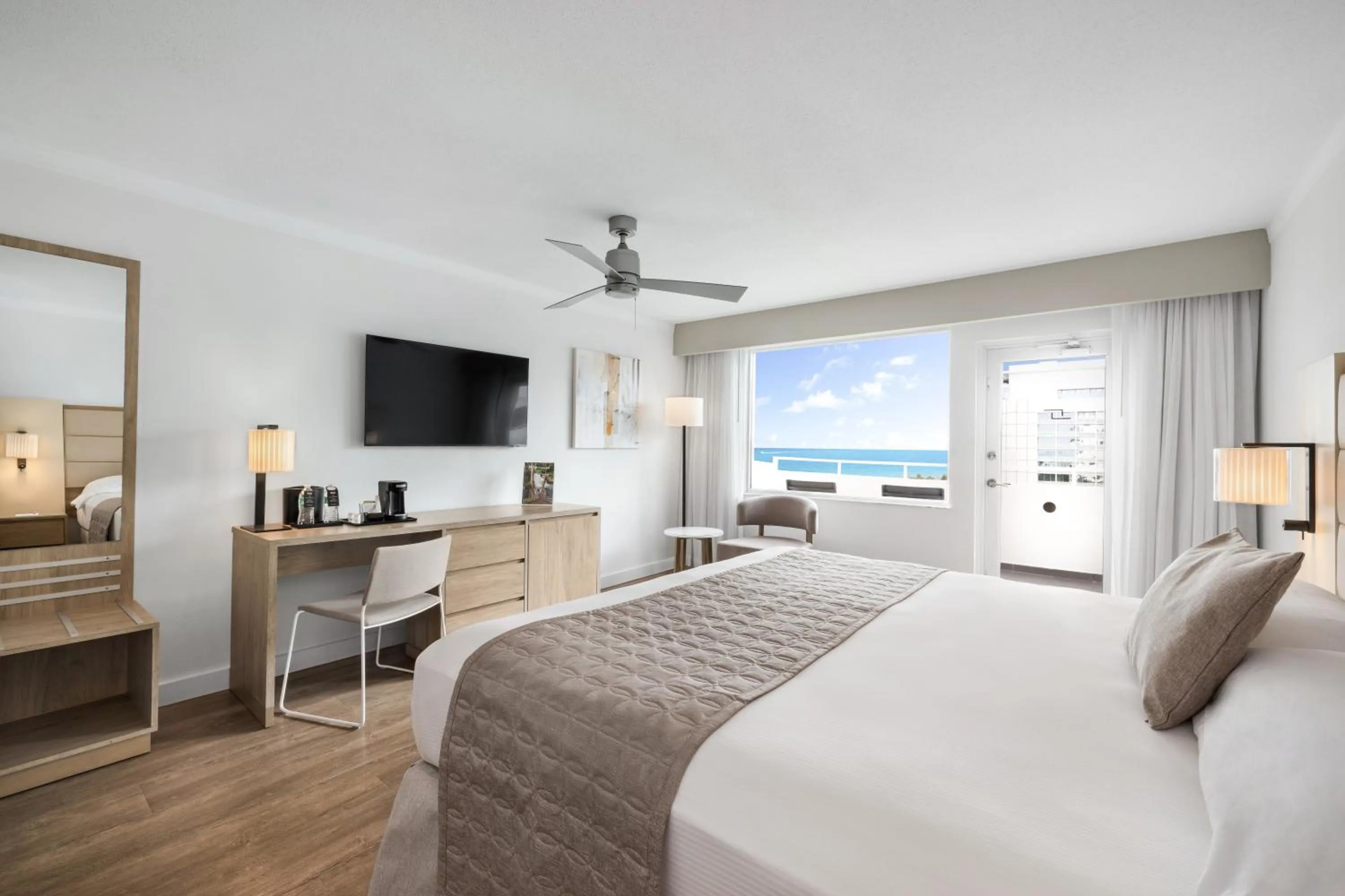 Bed in Riu Plaza Miami Beach