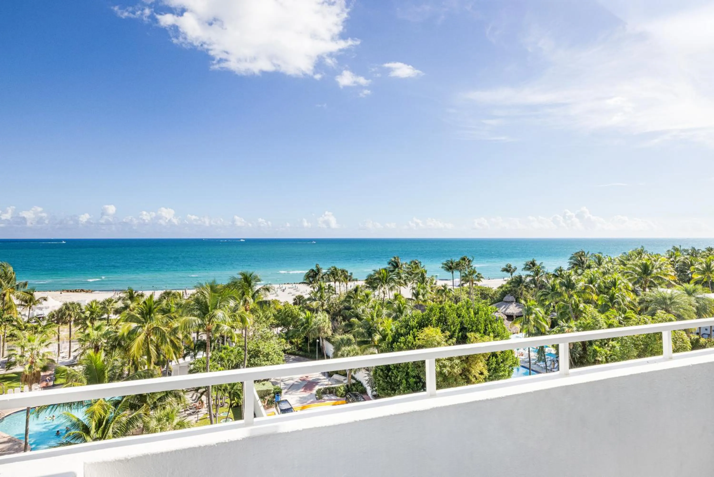 Beach in Riu Plaza Miami Beach