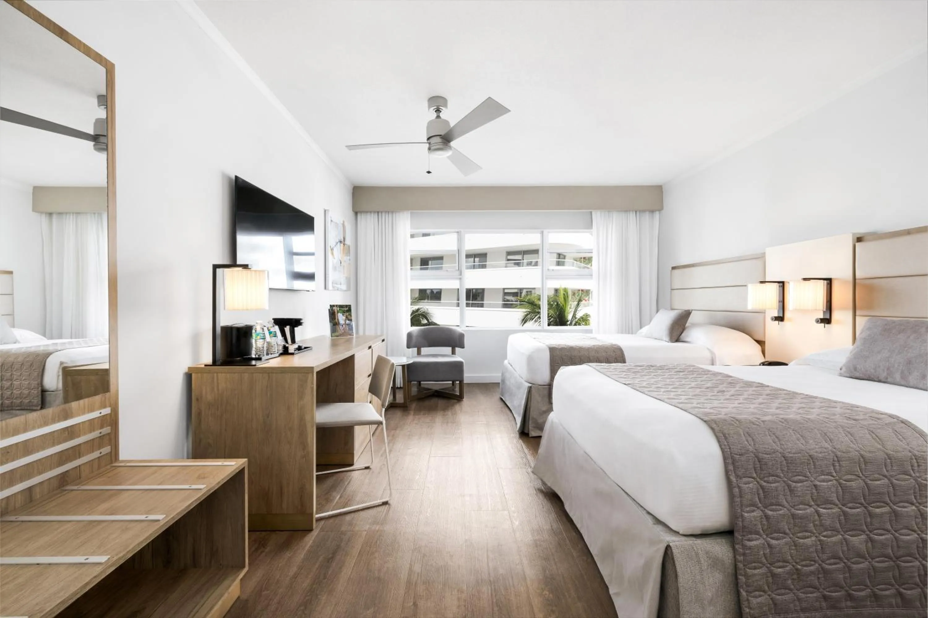 Bed in Riu Plaza Miami Beach