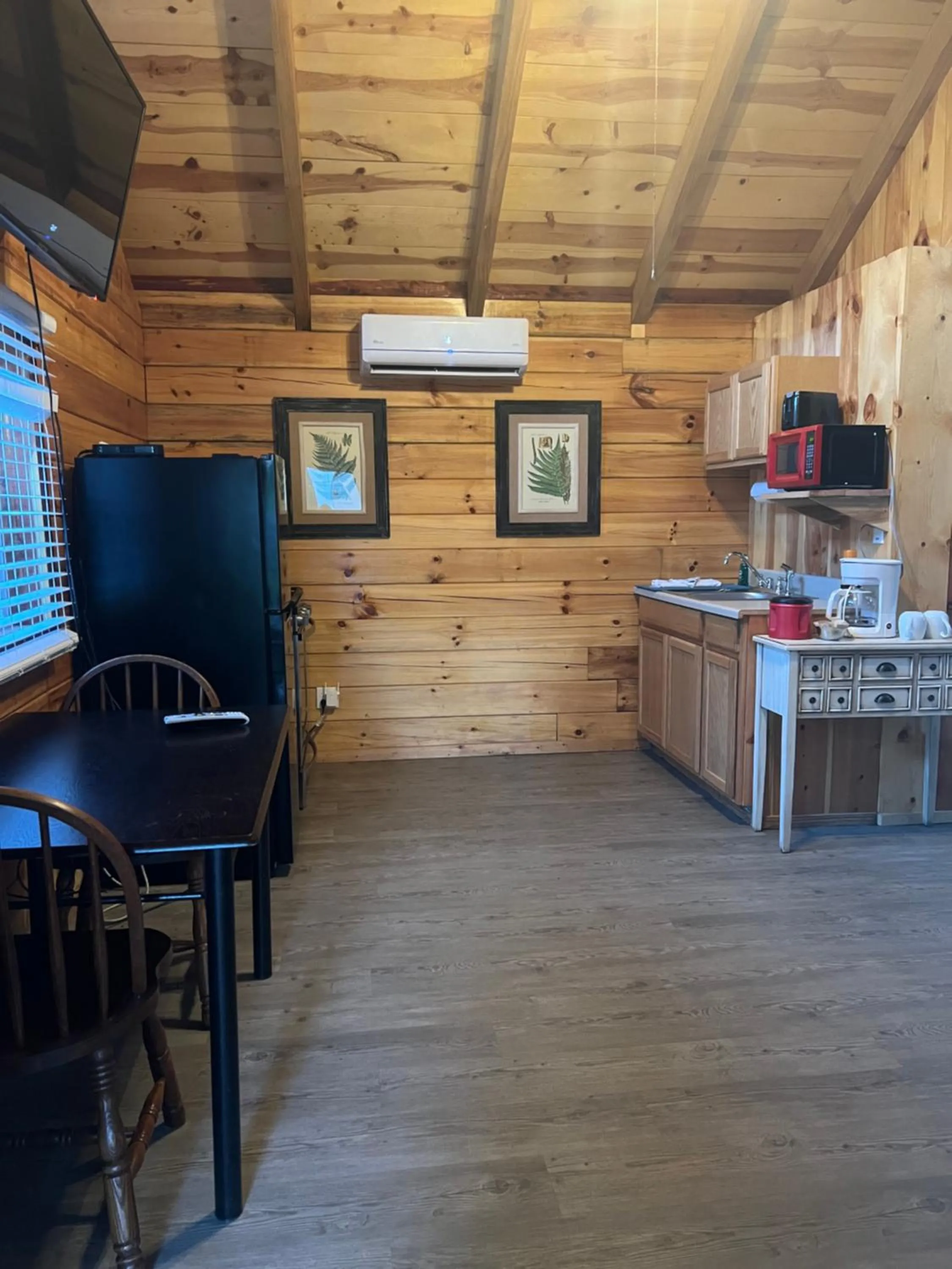 Seating area in Kozy Haven Log Cabin Rentals
